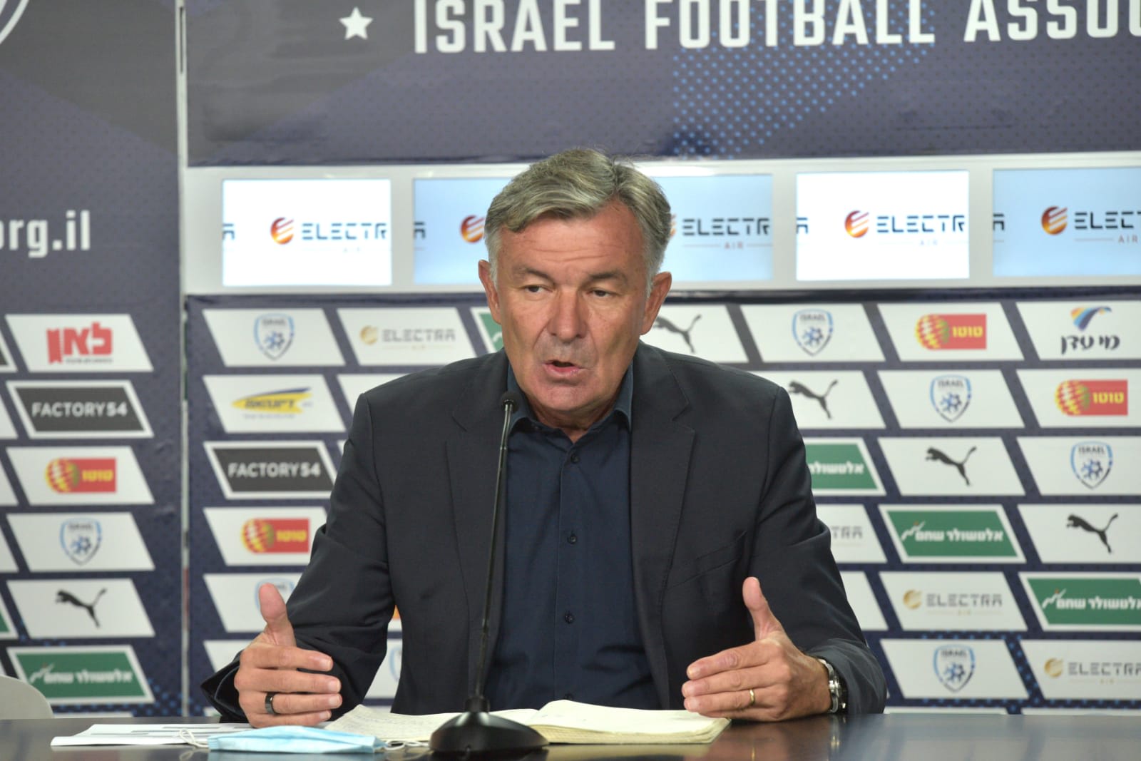 מאמן נבחרת ישראל וילי רוטנשטיינר