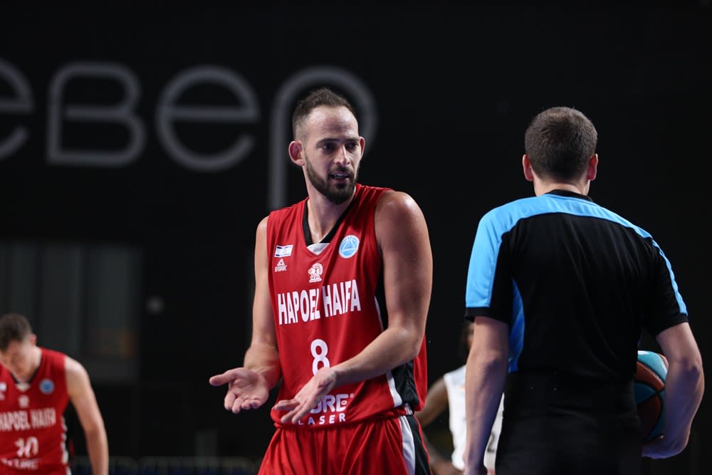 שחקן הפועל חיפה עמית שמחון