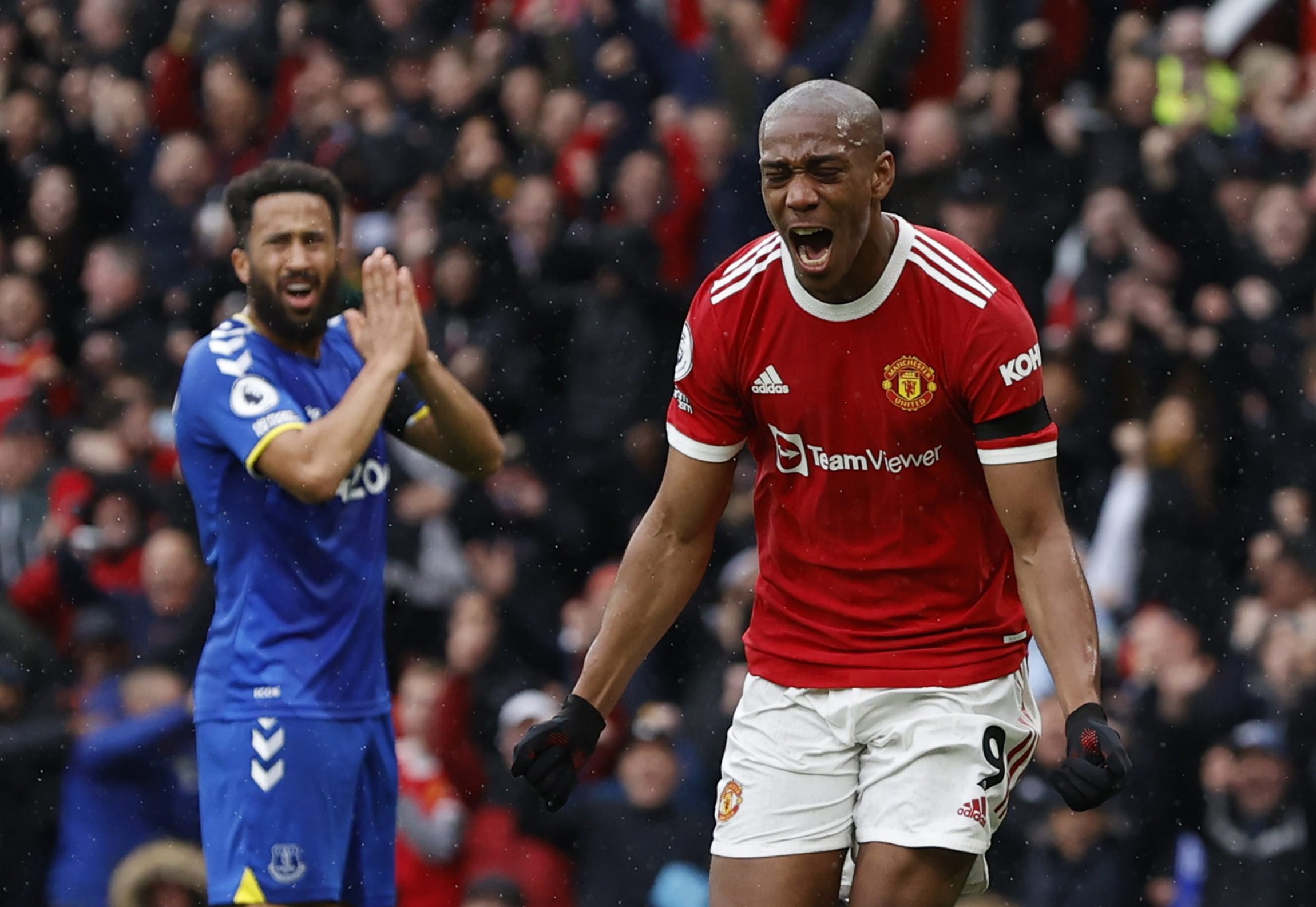 אנתוני מרסיאל שחקן מנצ'סטר יונייטד חוגג שער