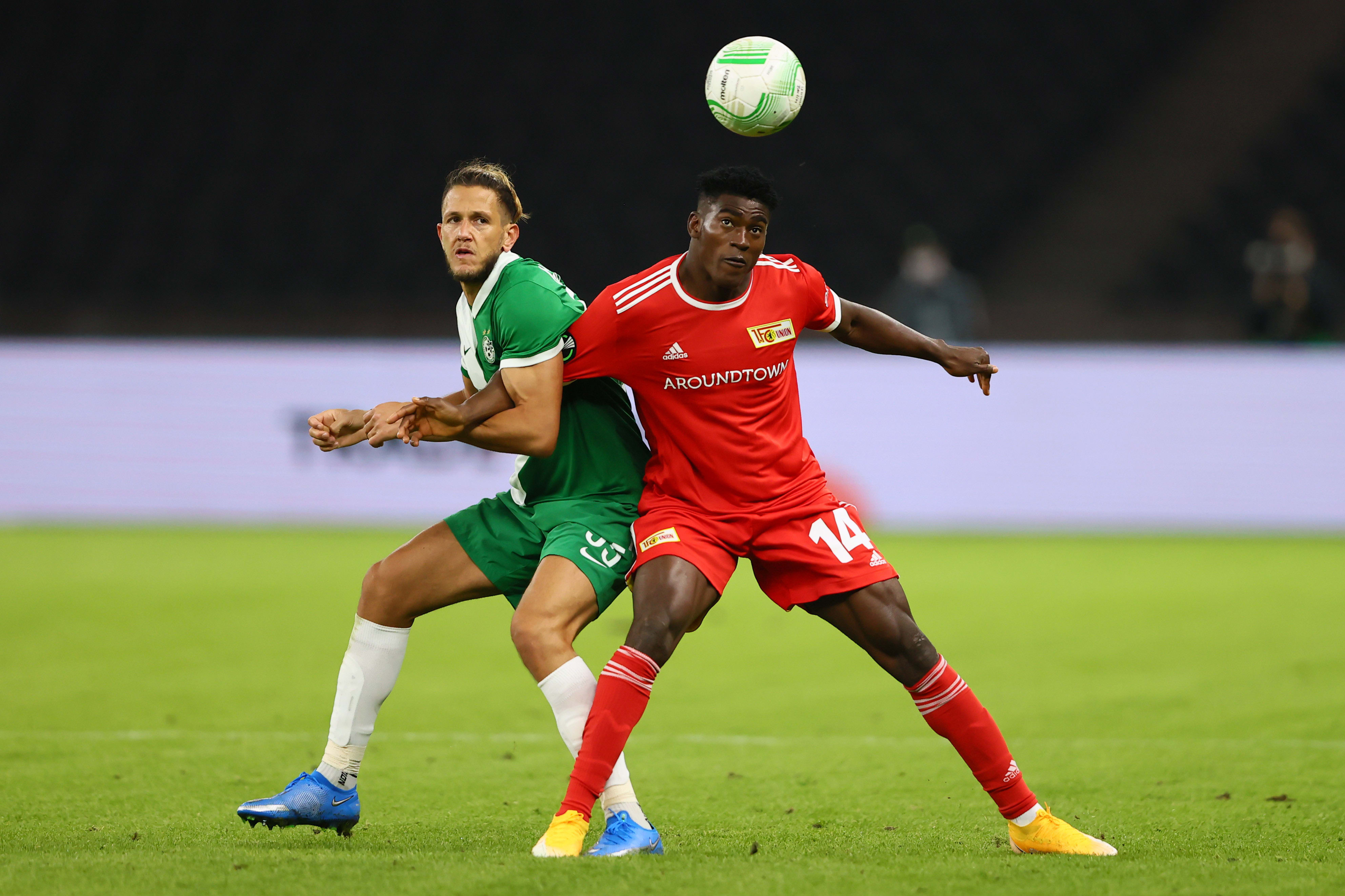 שחקן אוניון ברלין טאיוו אווני מול רמי גרשון, מכבי חיפה