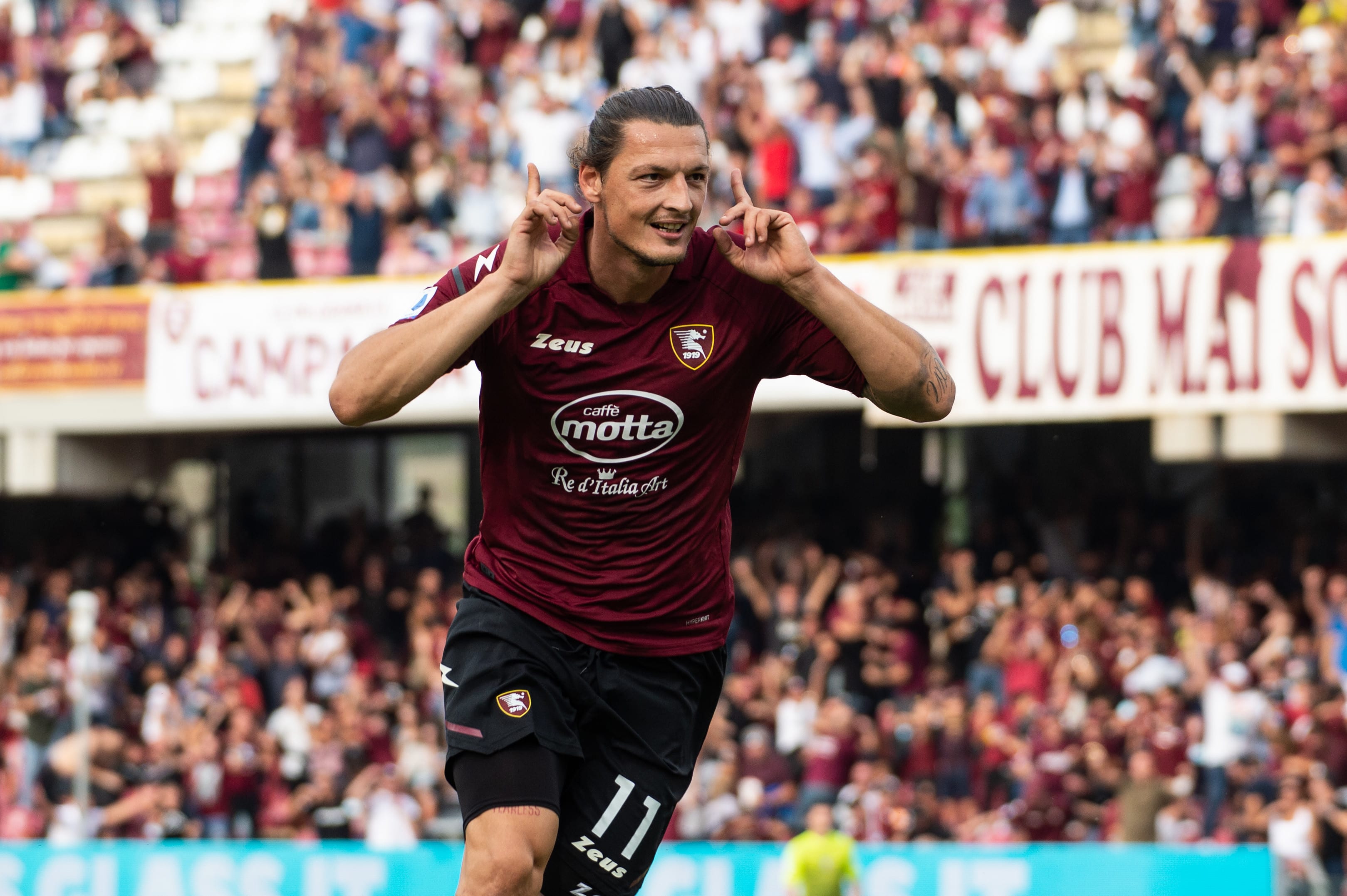 מילאן ג'וריץ' שחקן סלרניטנה חוגג שער