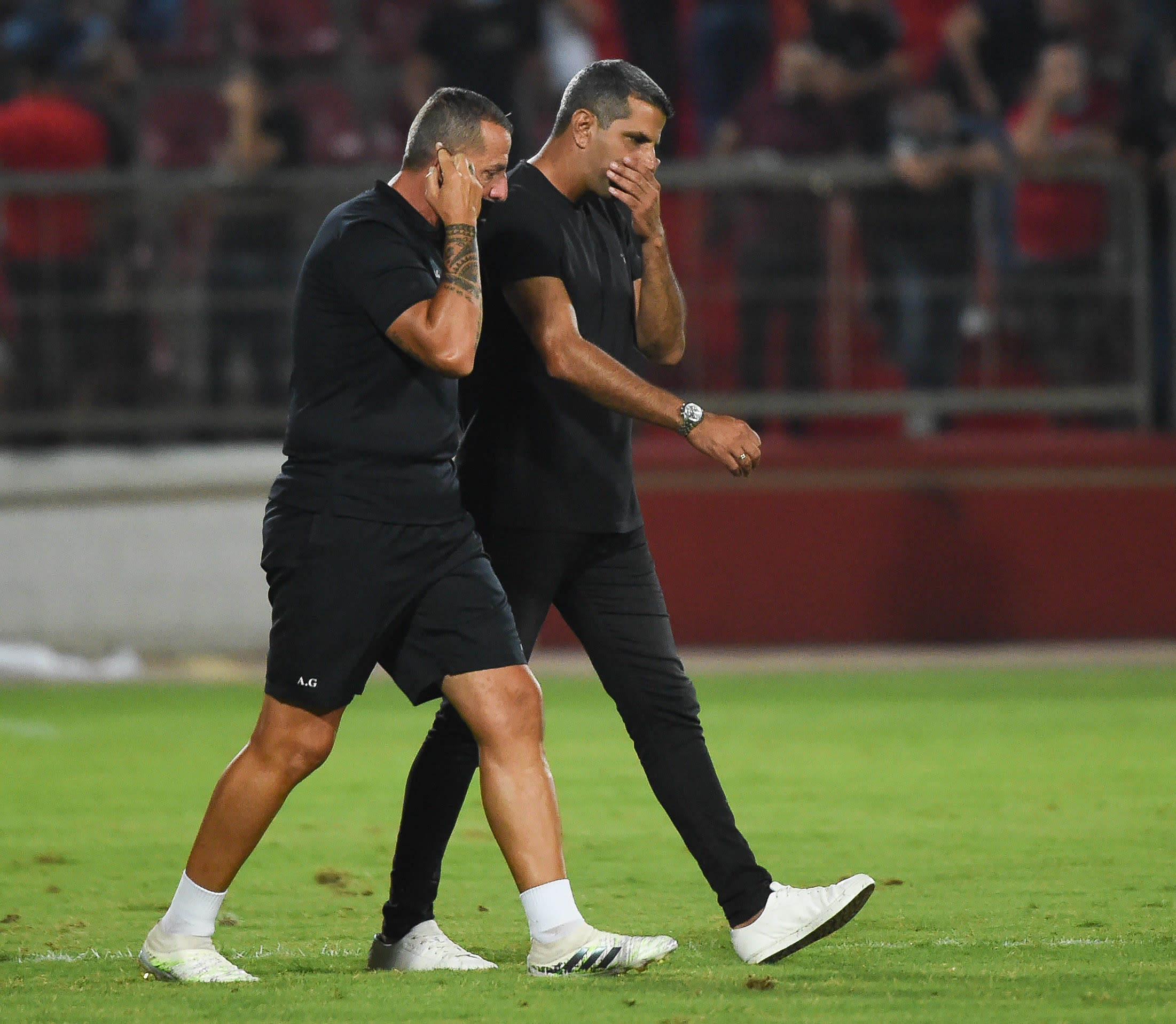 מאמן בני סכנין, שרון מימר, עם עמי גניש, מאמן השוערים