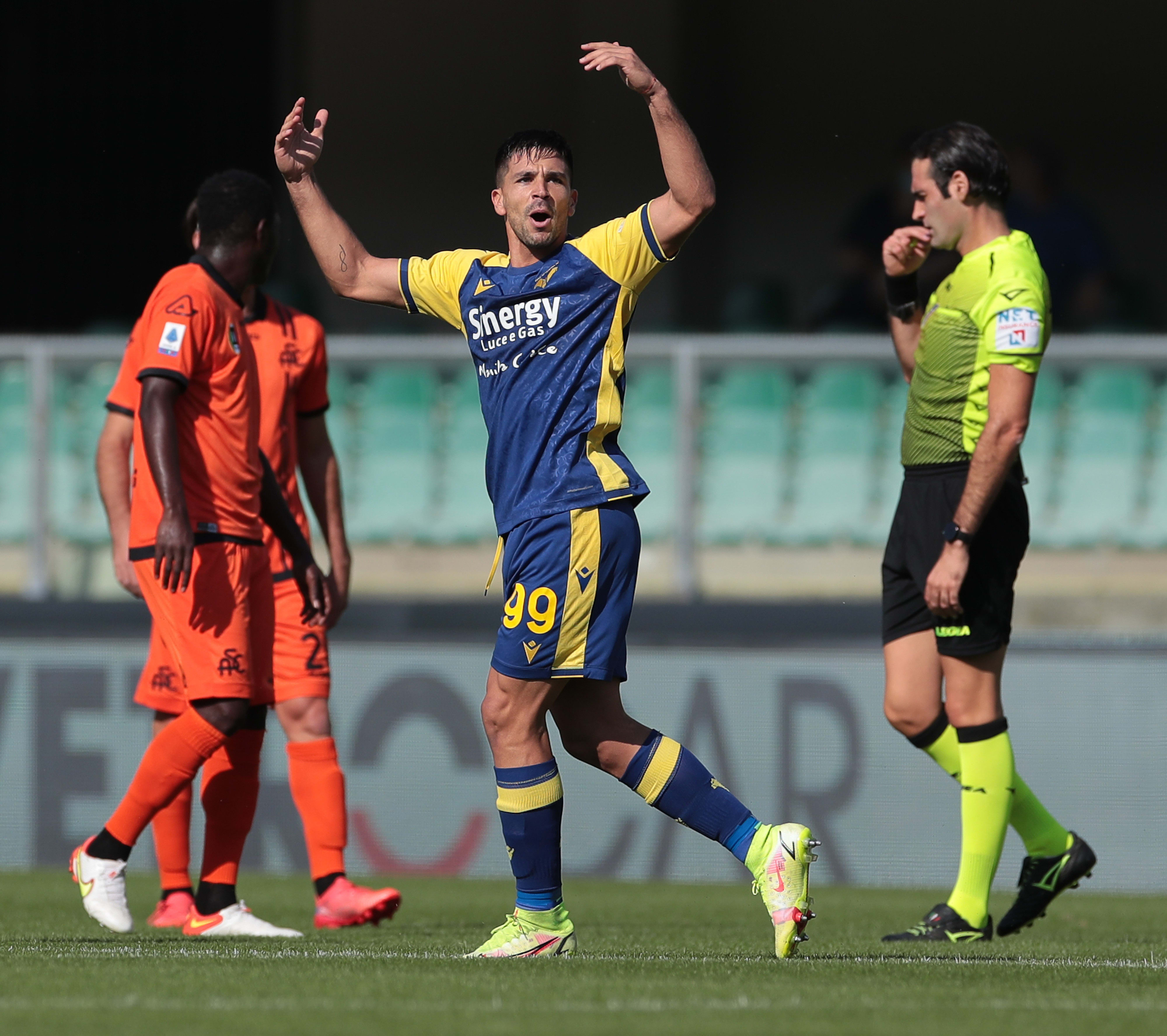 ג'יו סימאונה שחקן ורונה חוגג שער