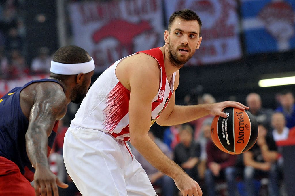 שחקן אולימפיאקוס ונגליס מנצאריס