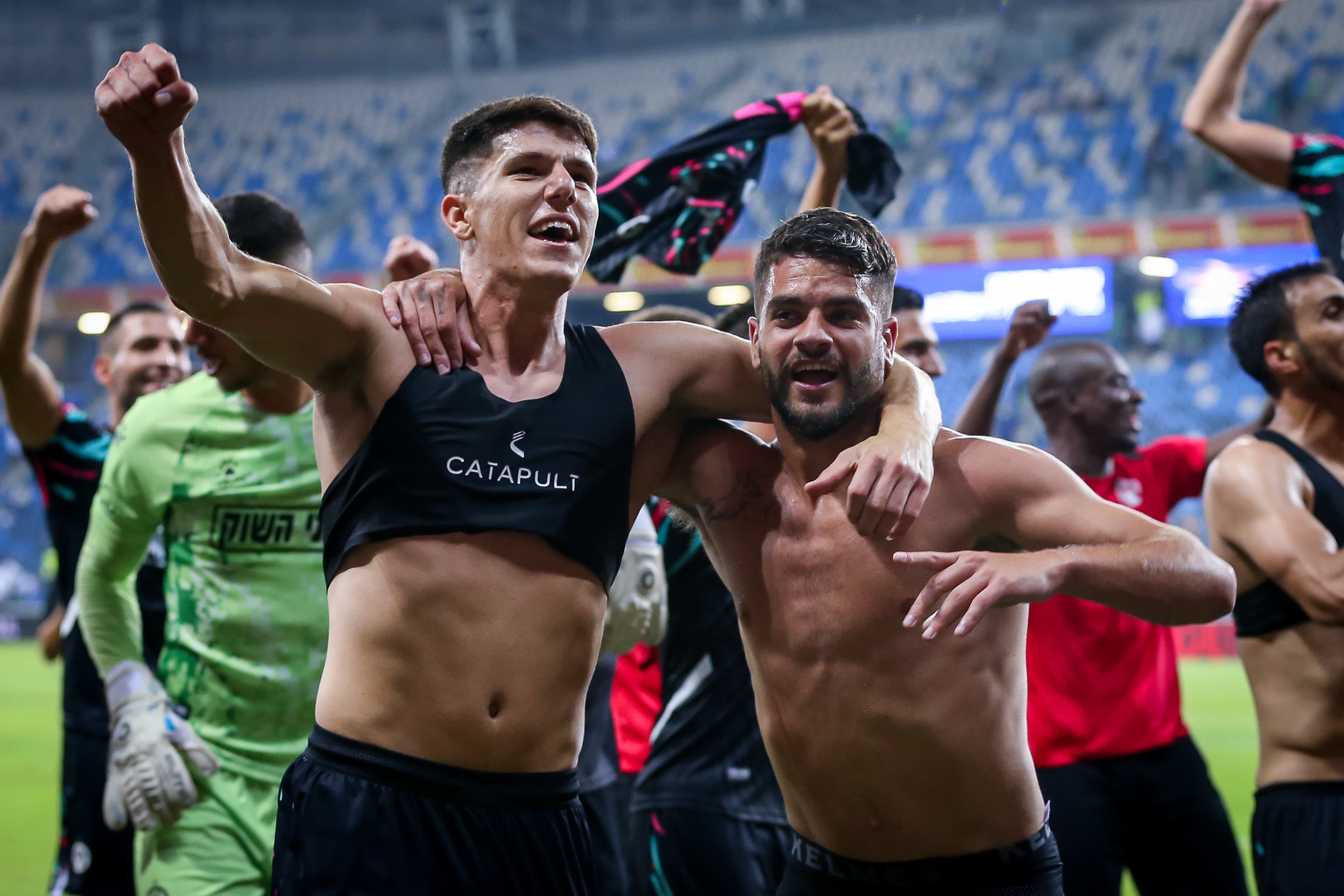 רותם חטואל עם אור דדיה שחקני הפועל באר שבע