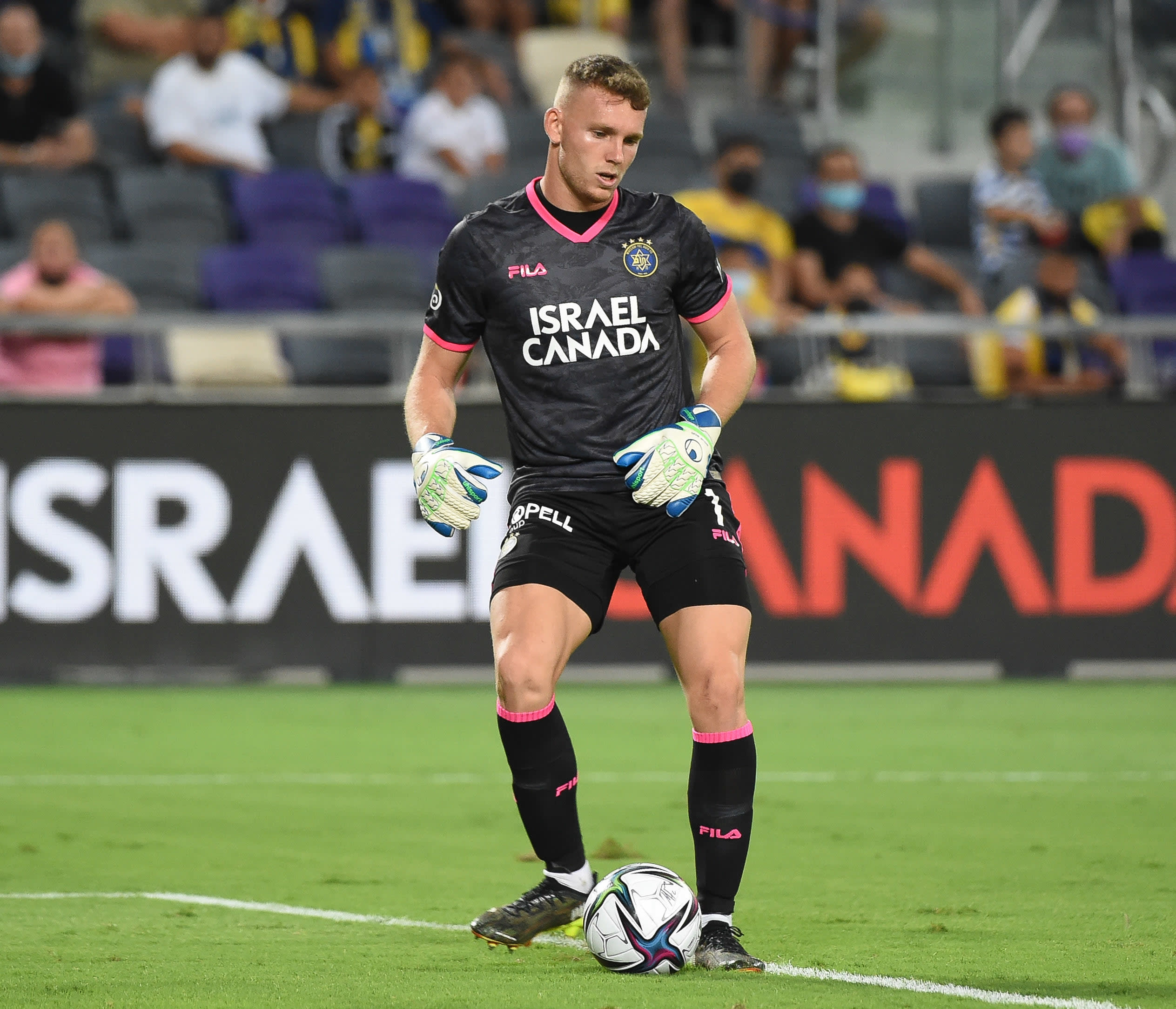 שוער מכבי תל אביב דניאל פרץ