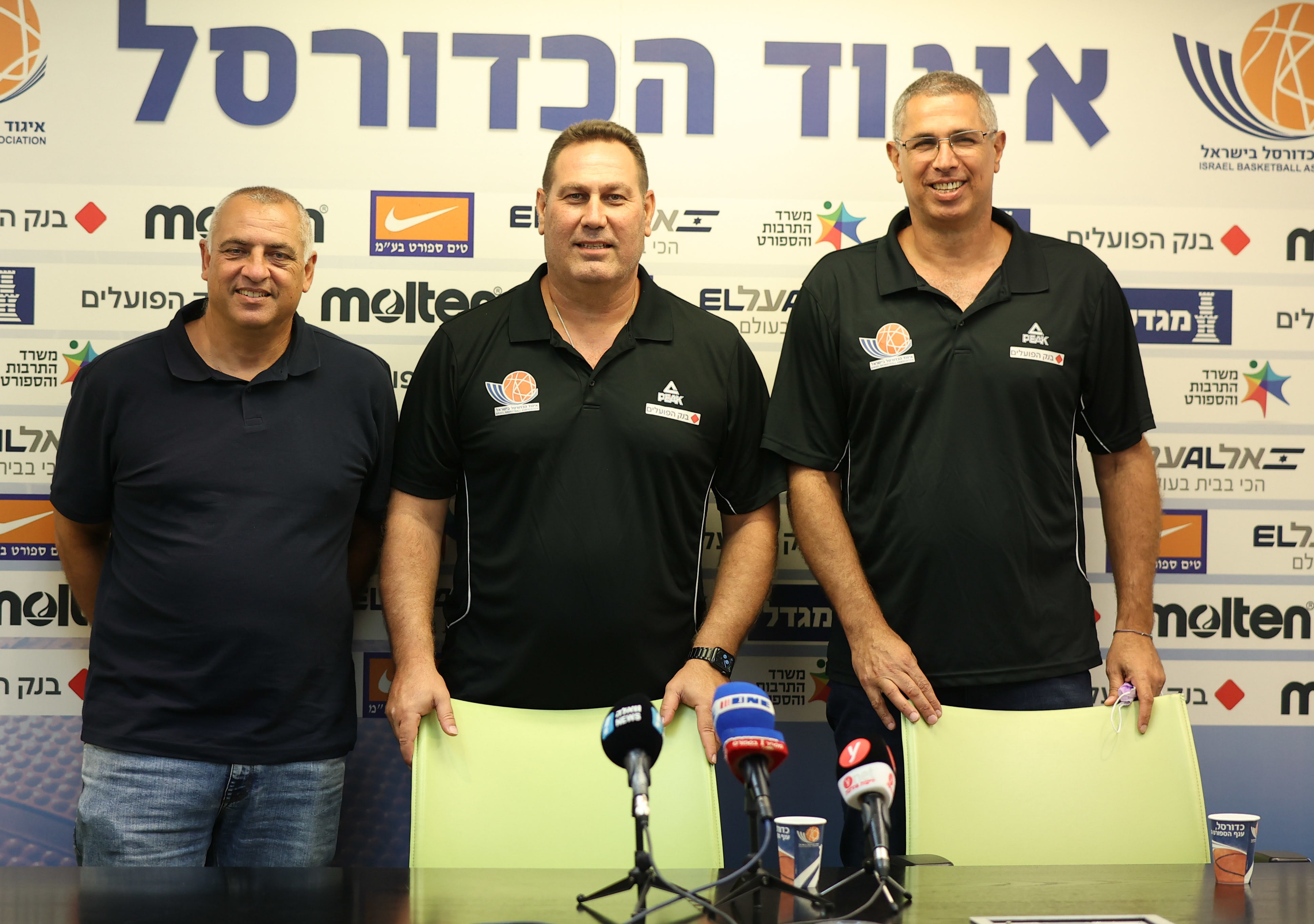 גיא גודס מאמן נבחרת ישראל עם עמוס פרישמן, מוטי דניאל