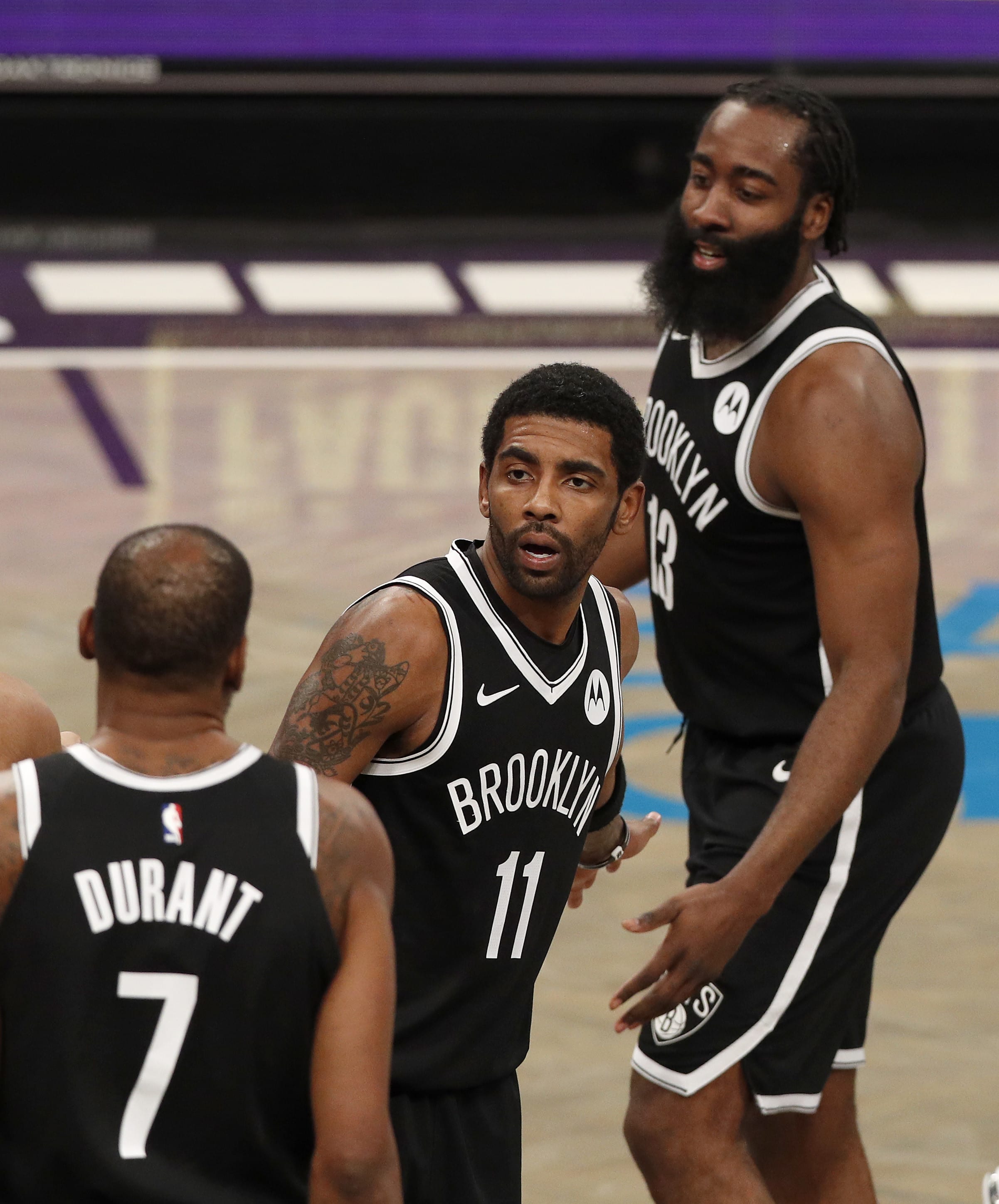 שחקני ברוקלין נטס קיירי אירווינג, קווין דוראנט, ג'יימס הארדן