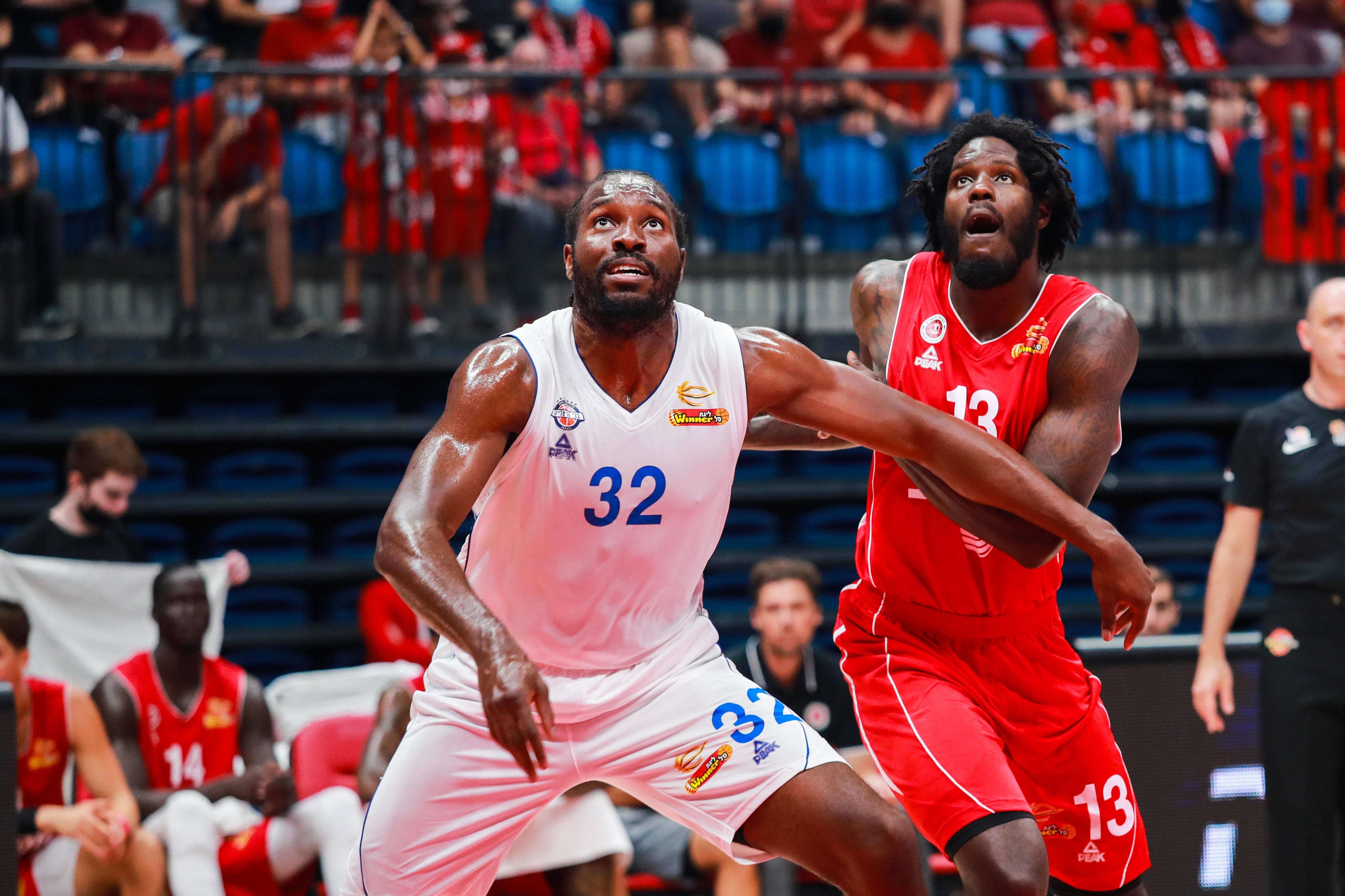 צ'ינאנו אונואקו, בני הרצליה, מול אנתוני בנט, הפועל ירושלים