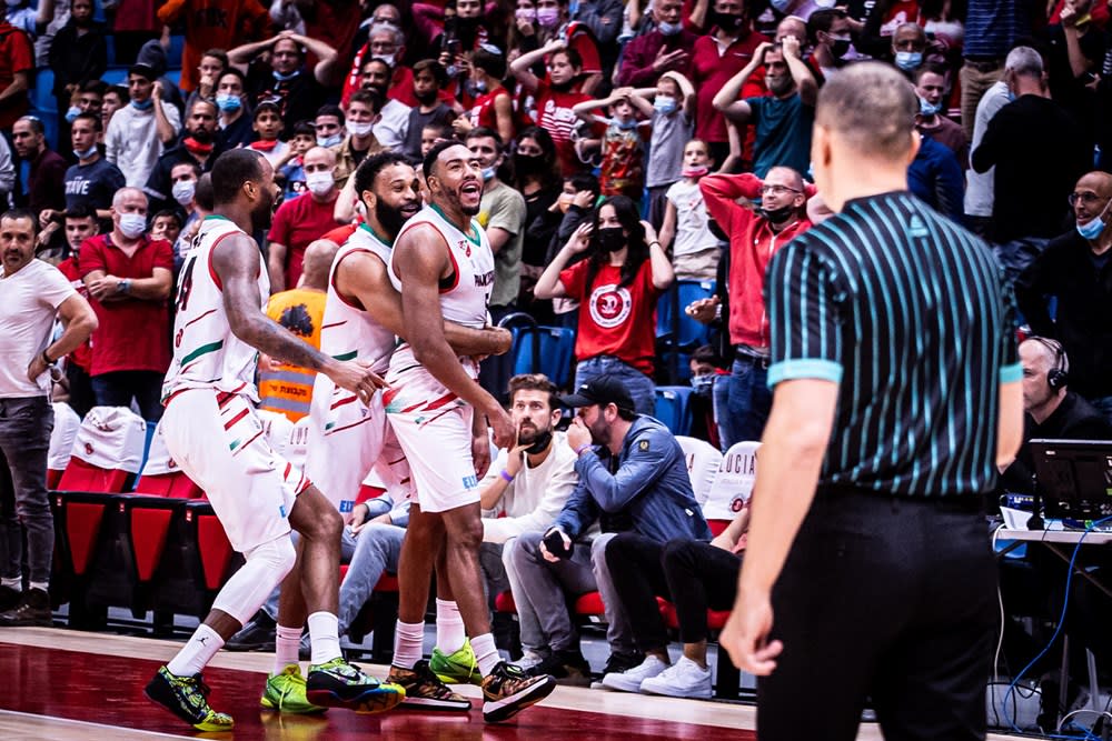 שחקן קרשיאקה בונזי קולסון לאחר שלשת הניצחון בירושלים