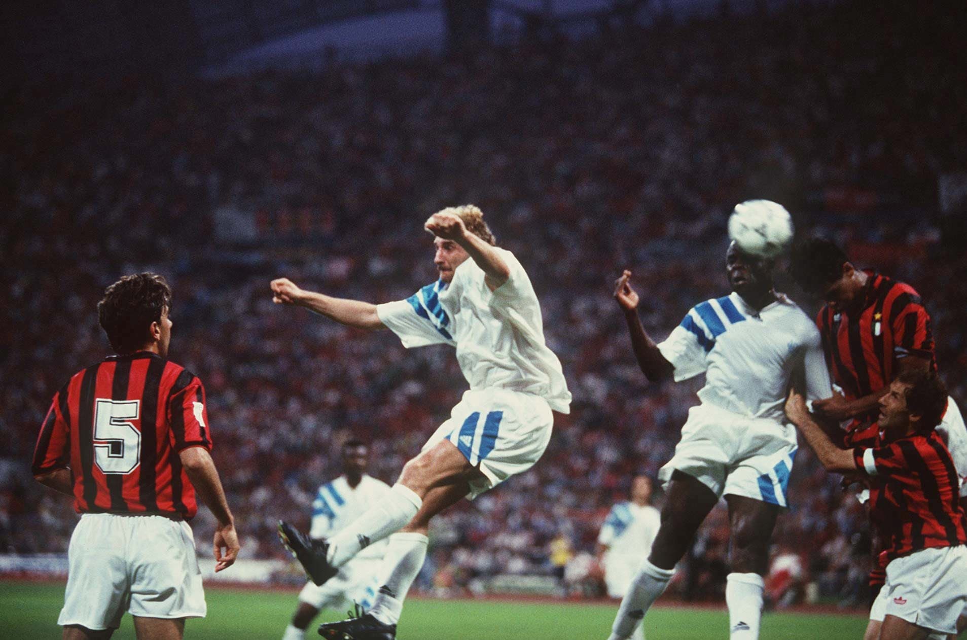 שער הניצחון של באזיל בולי שחקן מארסיי בגמר ליגת האלופות 1993 מול מילאן