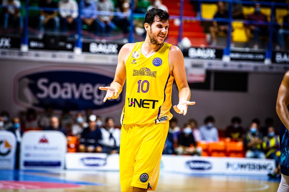 שחקן הפועל חולון גיא פניני