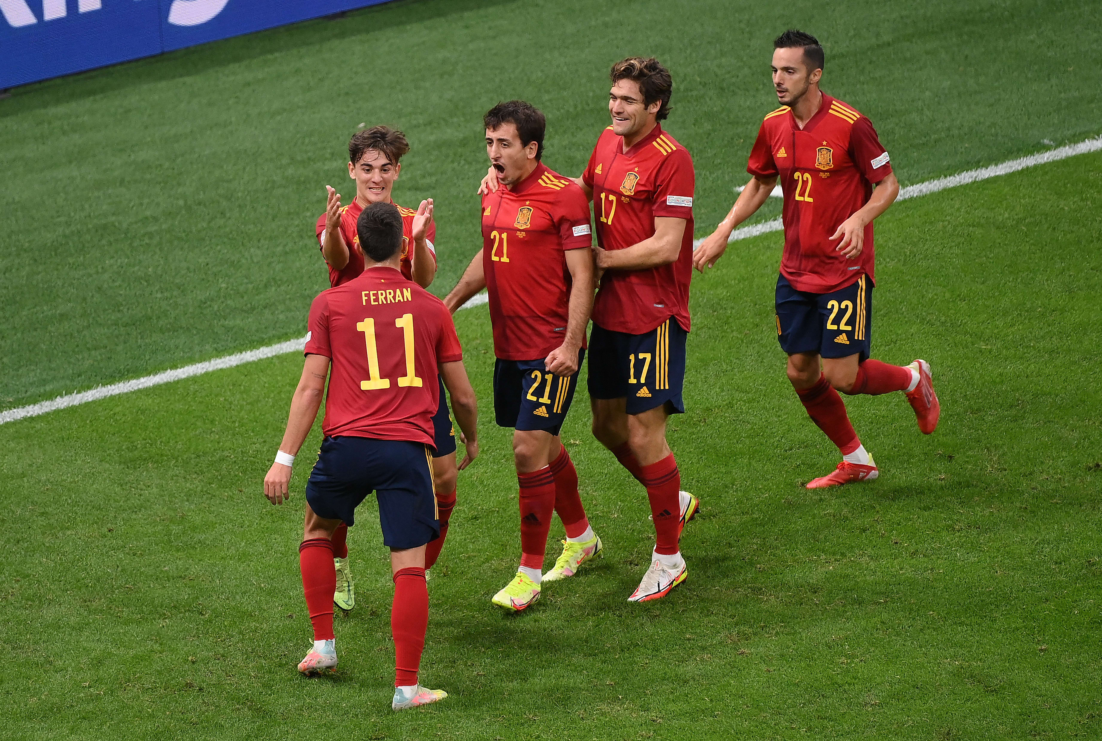 גאבי חוגג עם פראן טורס בנבחרת ספרד