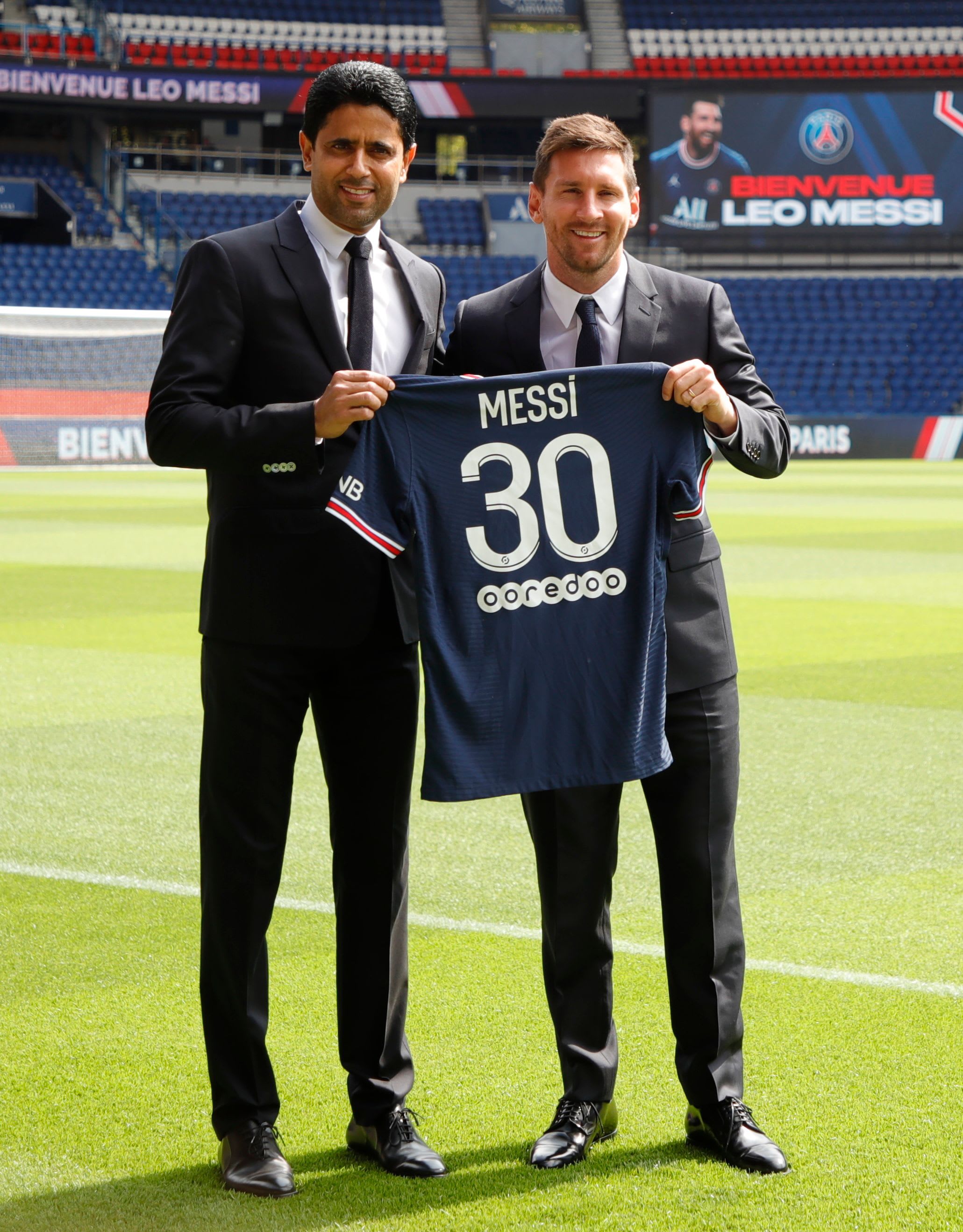 נשיא פריז סן ז'רמן נאסר אל חלאיפי עם ליאונל מסי