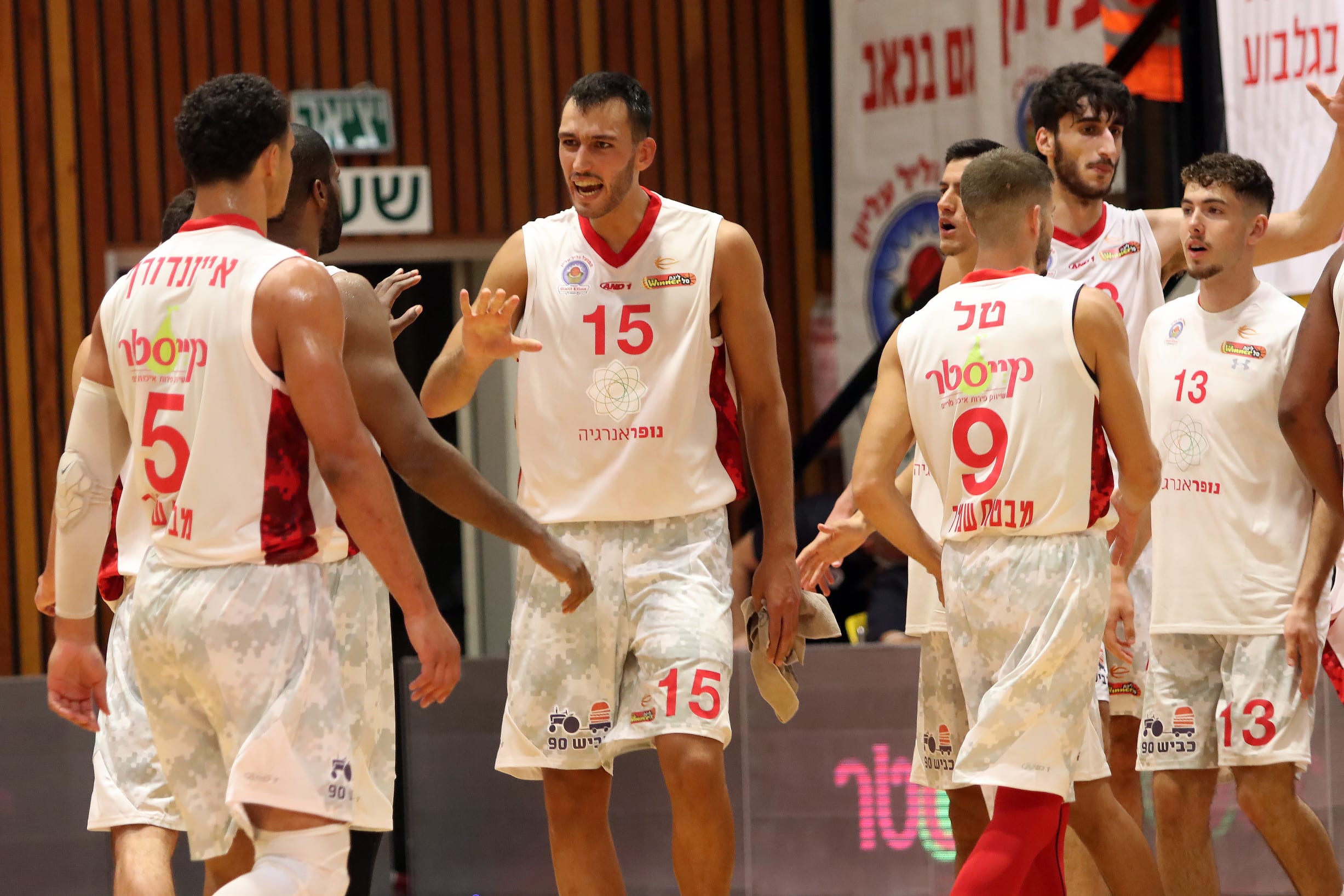 שחקני הפועל גליל עליון חוגגים