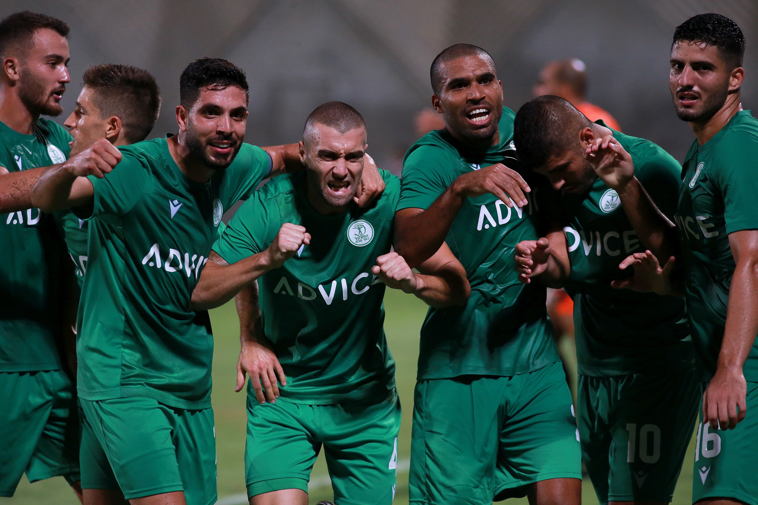 שחקני הפועל כפר סבא חוגגים