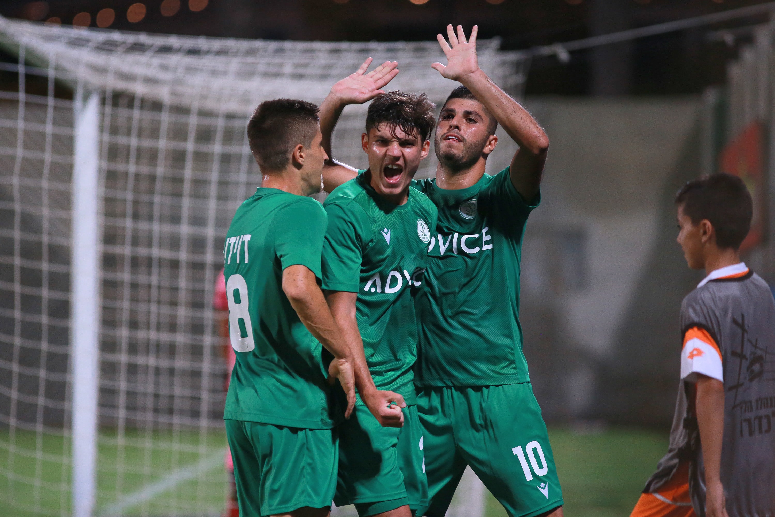 שחקני הפועל כפר סבא חוגגים