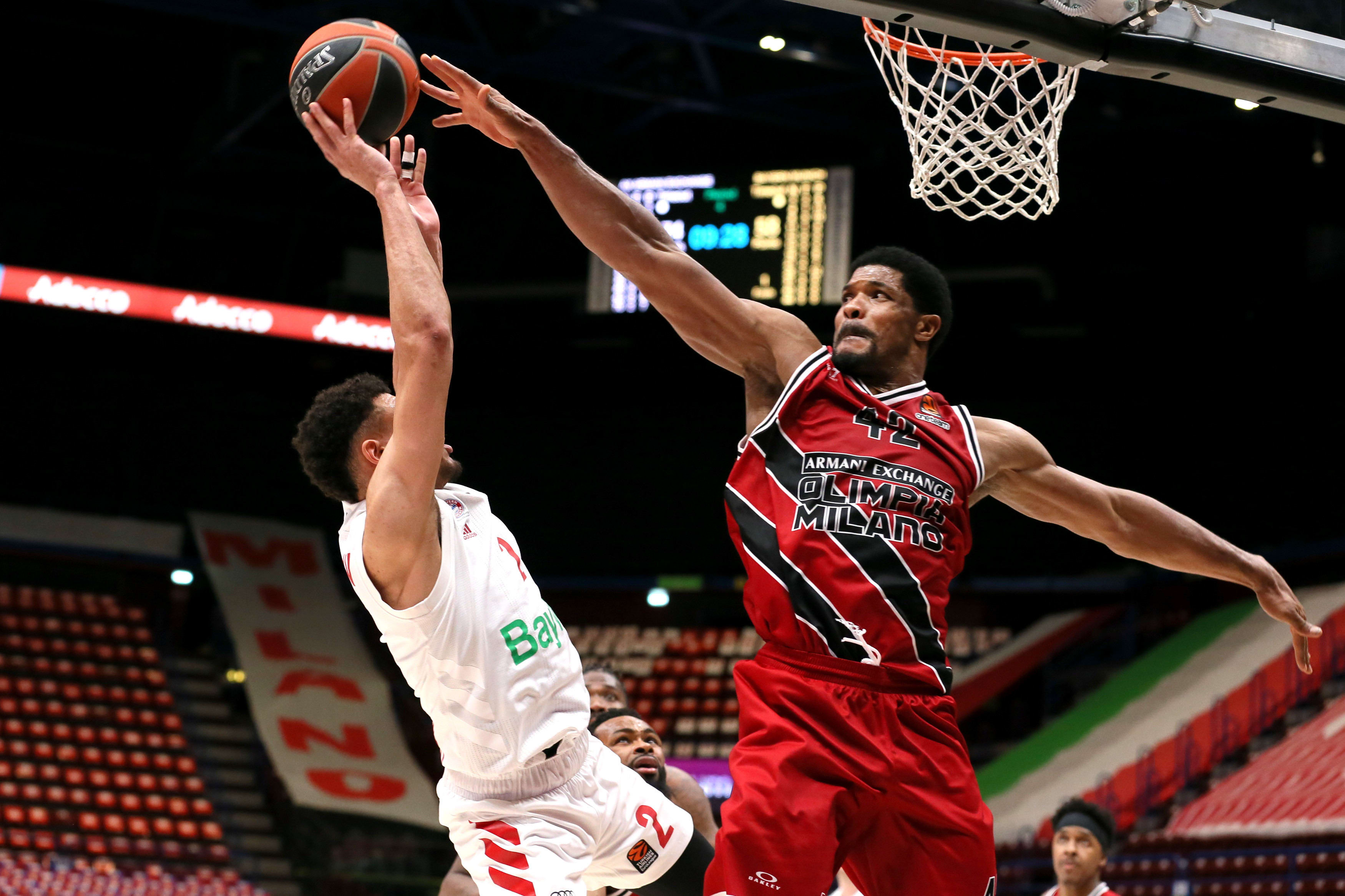 קייל היינס, מילאנו חוסם את ווייד בולדווין, באיירן מינכן