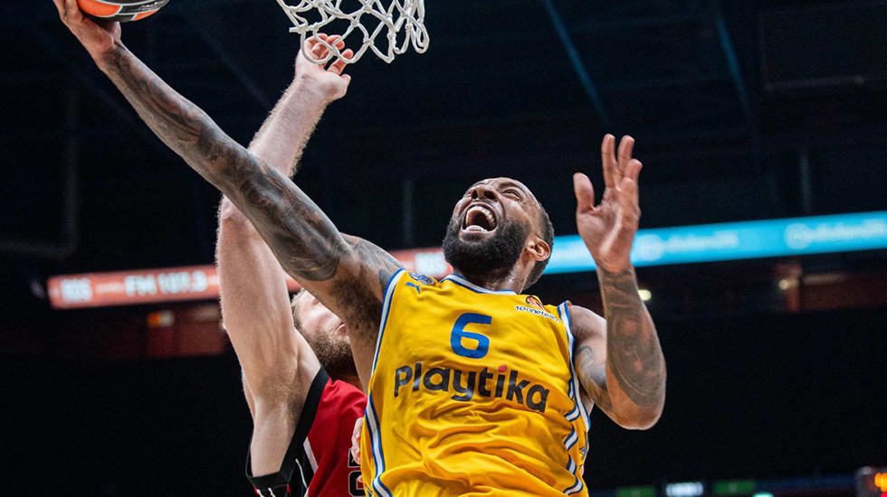 שחקן מכבי תל אביב דרק וויליאמס