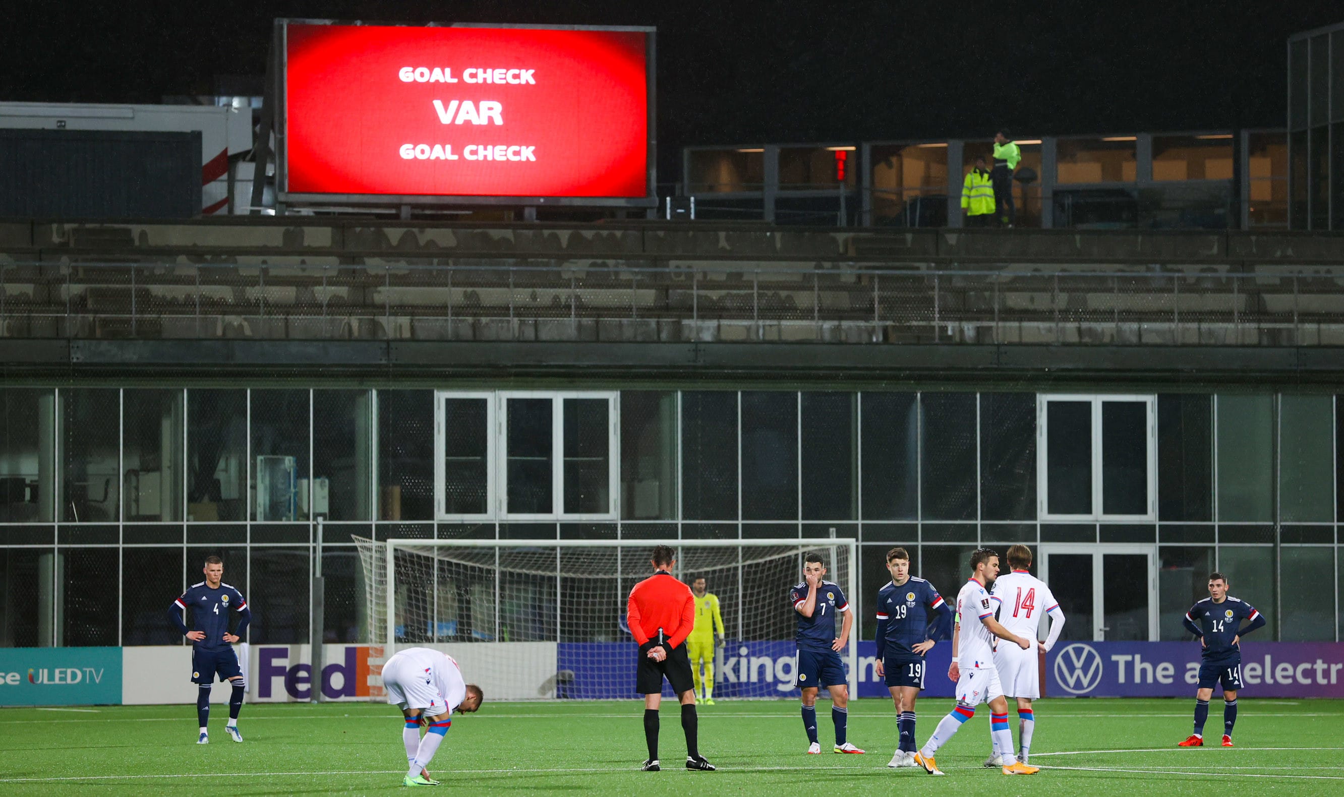 מערכת VAR מאשרת שער של נבחרת סקוטלנד נגד איי פארו