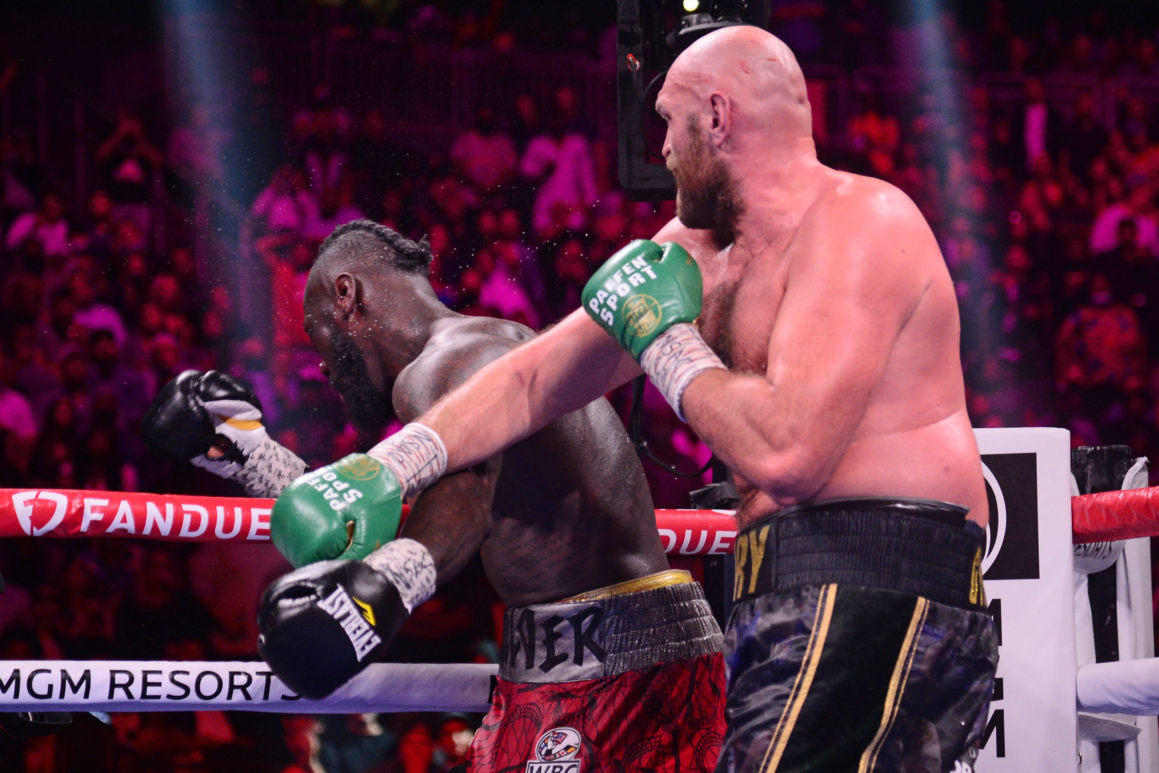 טייסון פיורי מול דאונטיי ויילדר באליפות העולם במשקל כבד