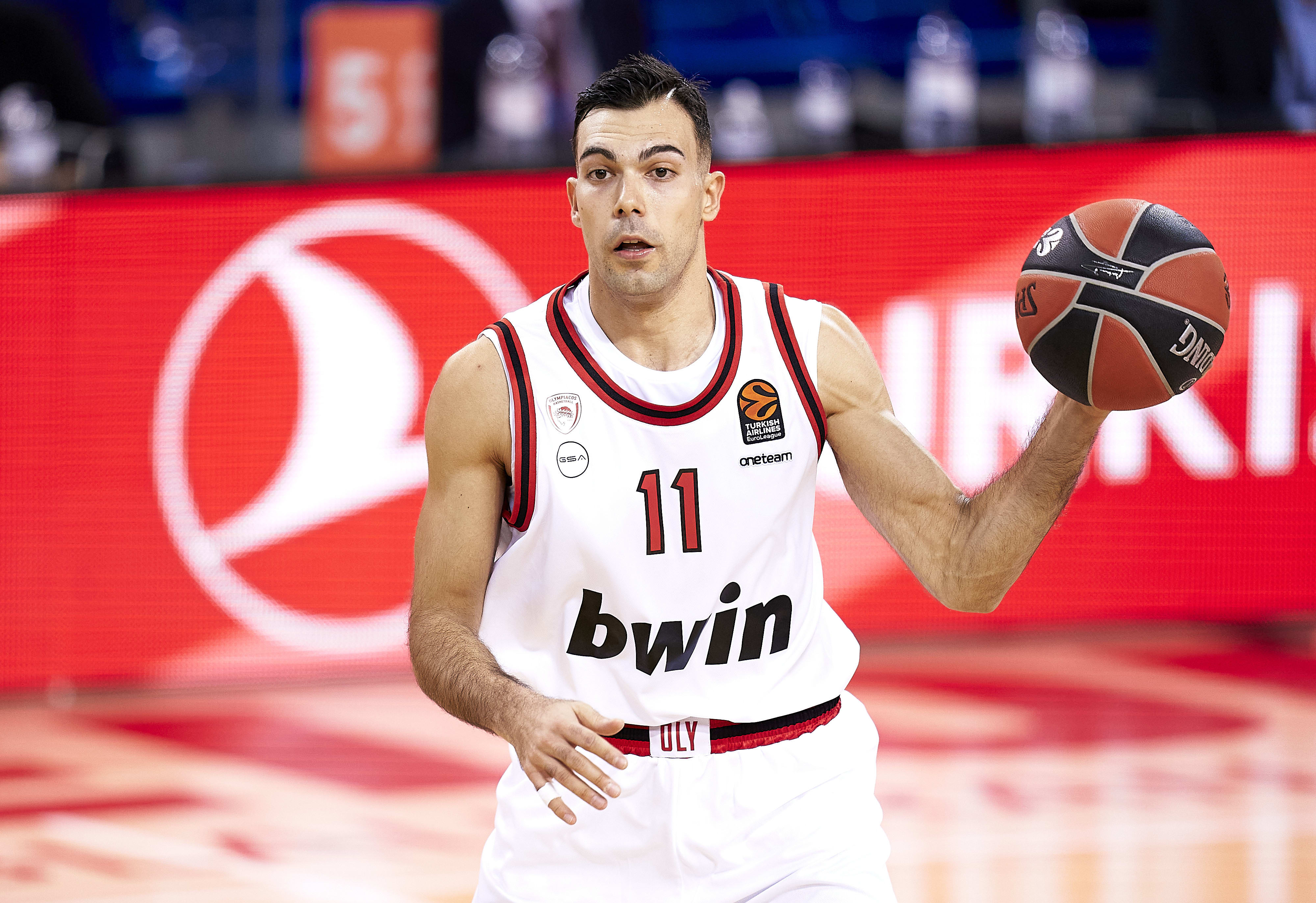 קוסטאס סלוקאס שחקן אולימפיאקוס