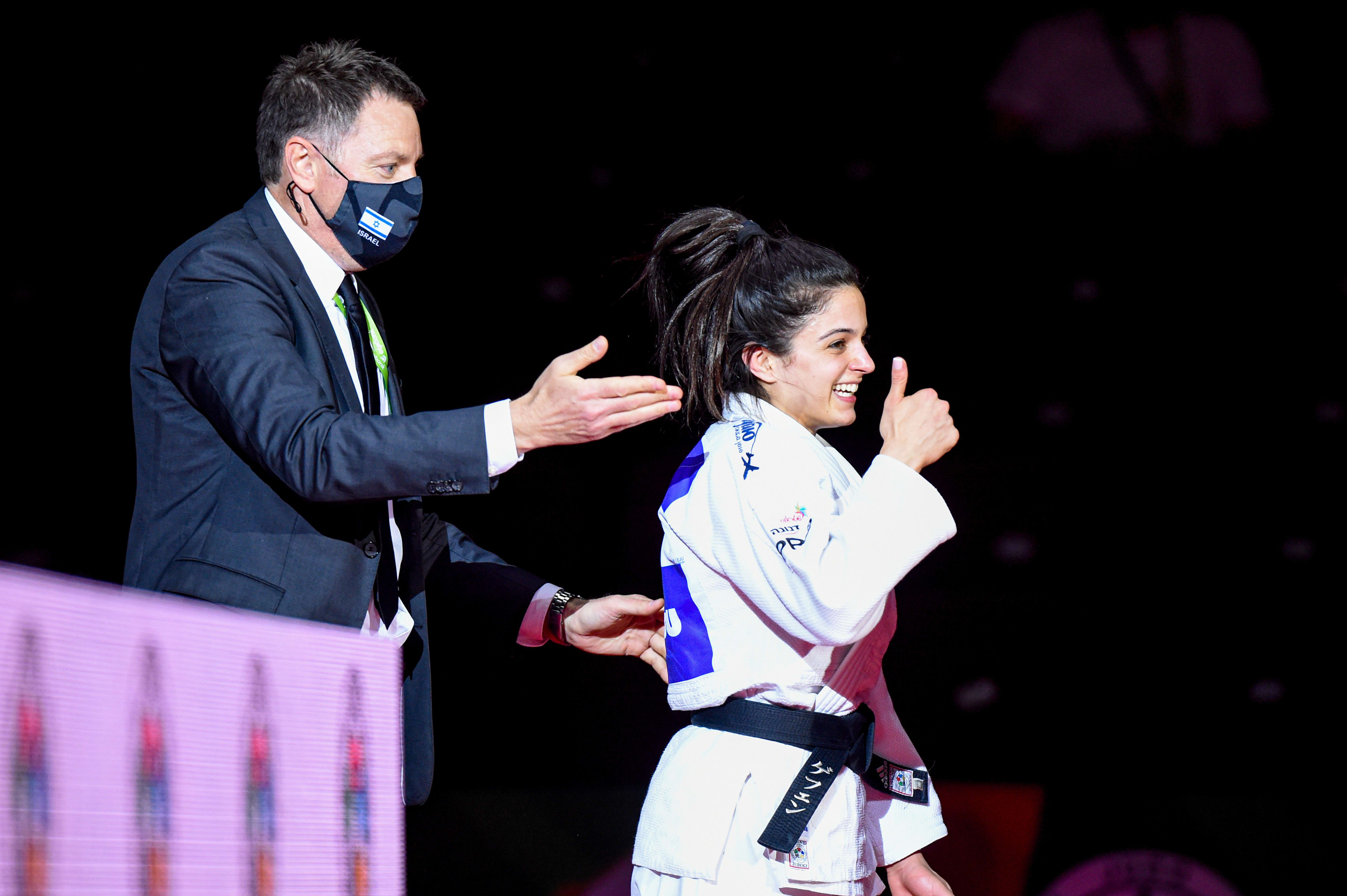 גפן פרימו ג'ודוקא ישראלית עם מאמנה שני הרשקו