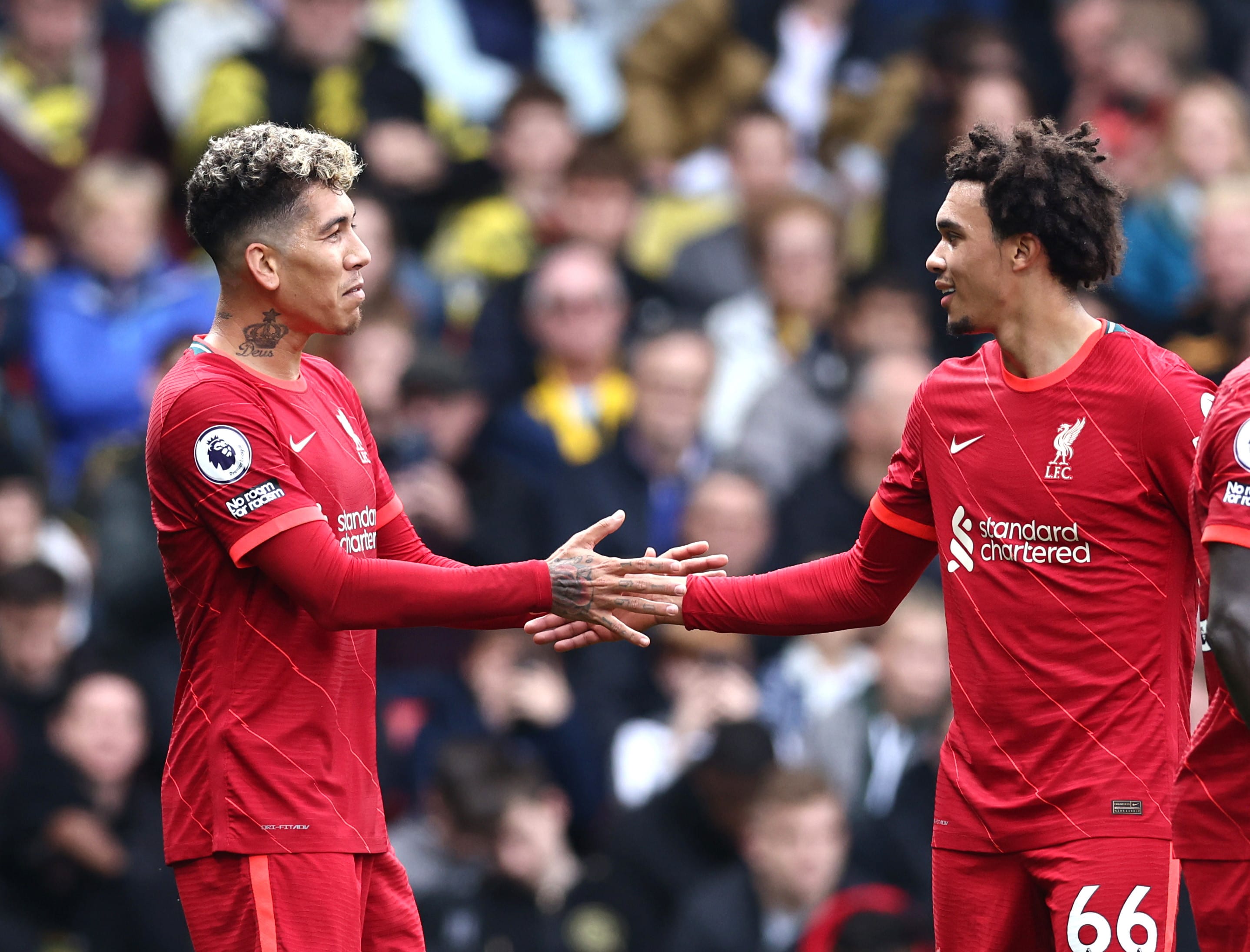 רוברטו פירמינו חוגג עם טרנט אלכסנדר ארנולד, ליברפול