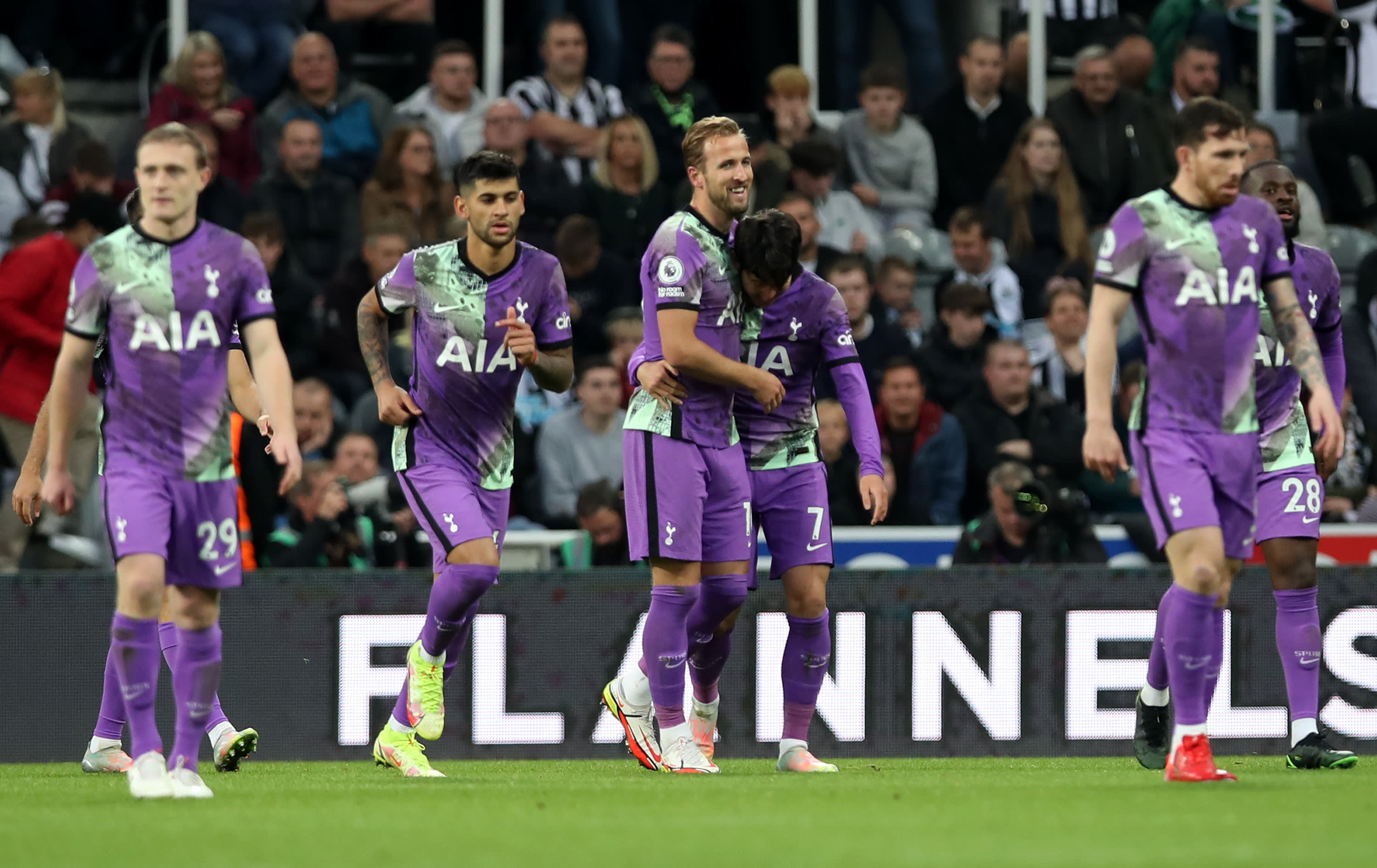 הארי קיין עם יונג מין סון, שחקני טוטנהאם