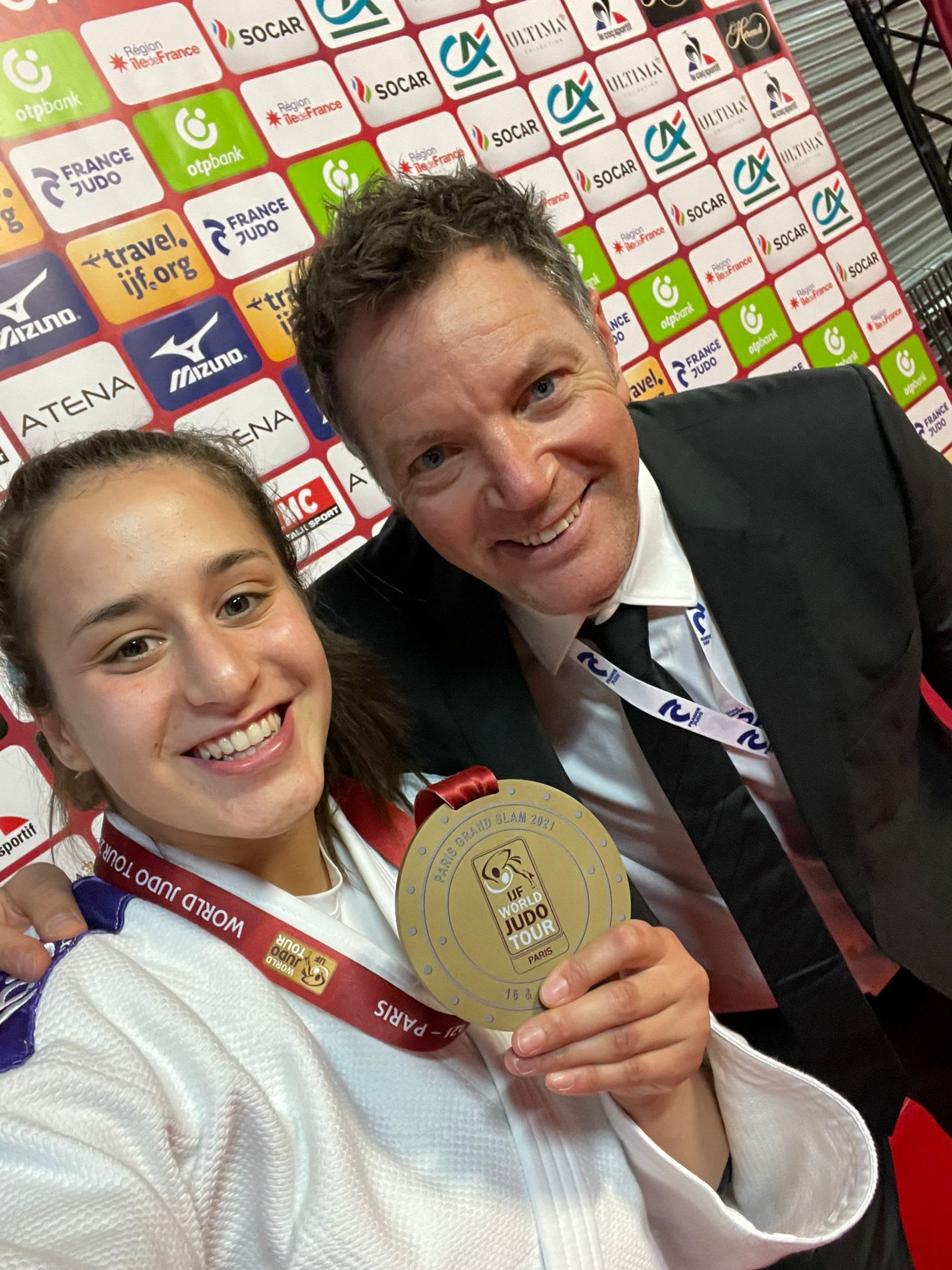 הג'ודוקא ענבר לניר עם המאמן שני הרשקו