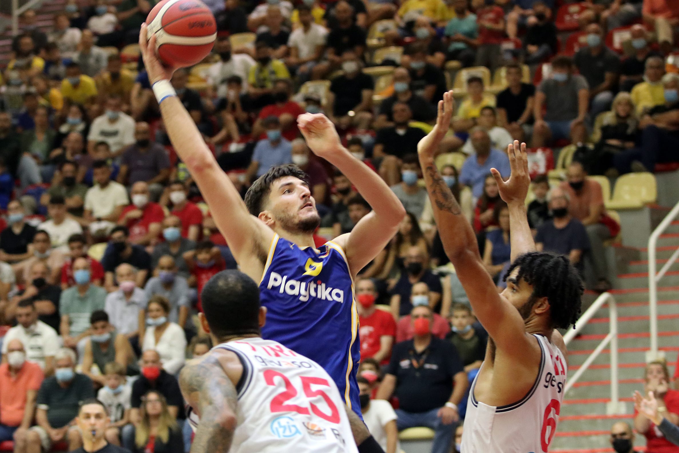 שחקן מכבי תל אביב רומן סורקין