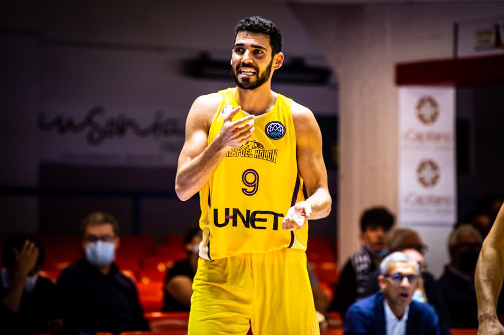 שחקן הפועל חולון רפי מנקו