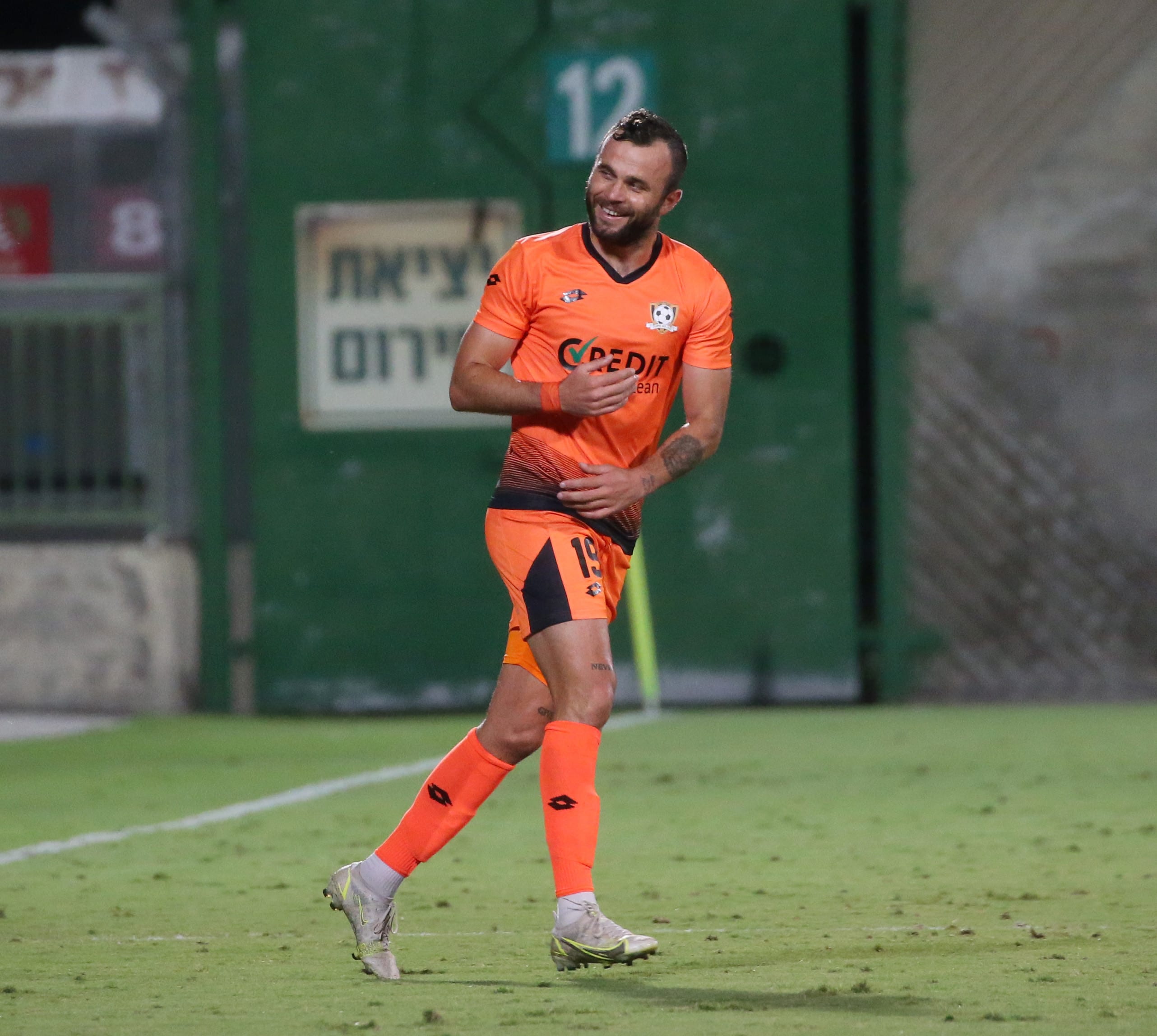 לבאן קוטאליה שחקן סקציה נס ציונה חוגג שער