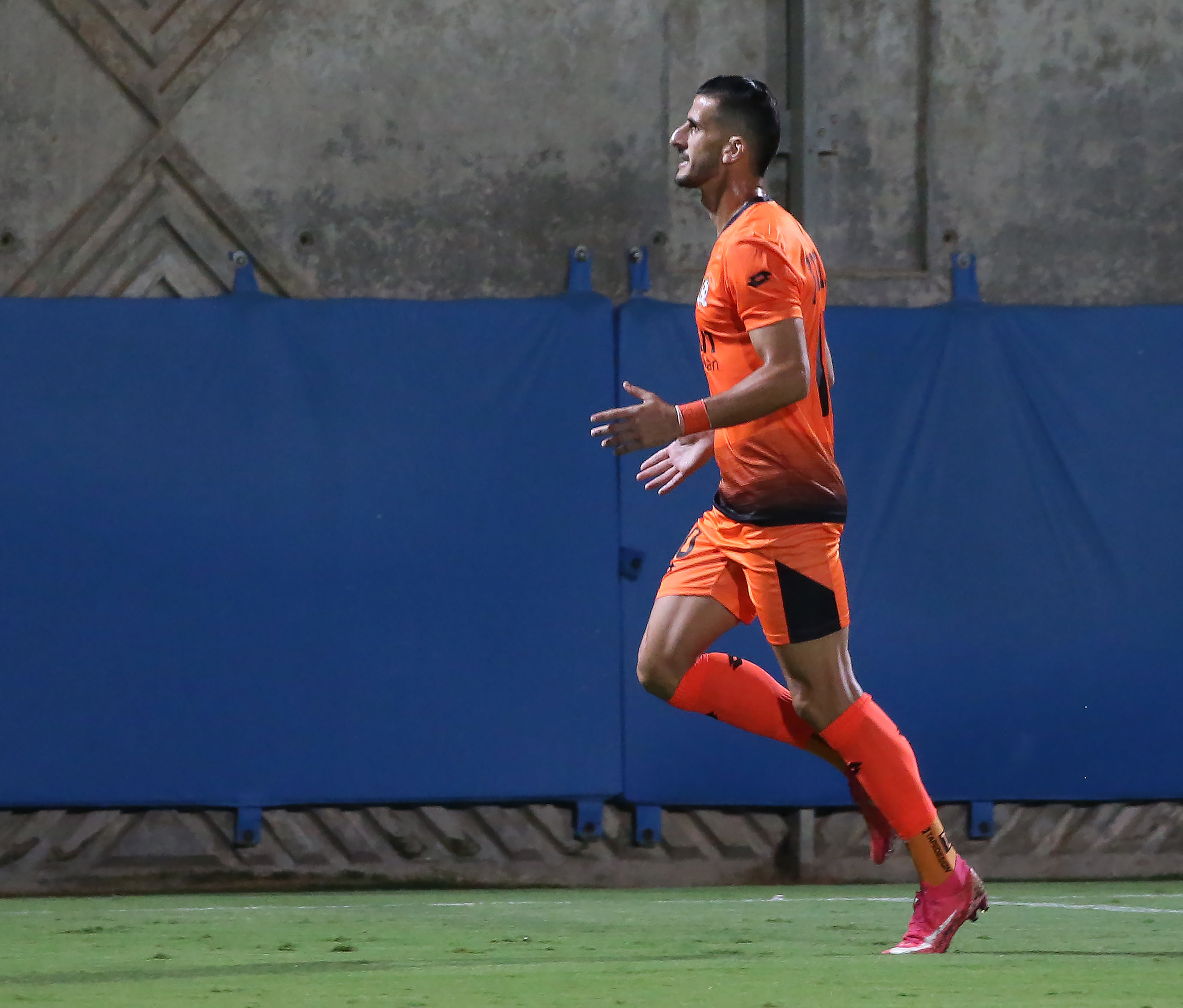 דודו ביטון שחקן סקציה נס ציונה חוגג שער