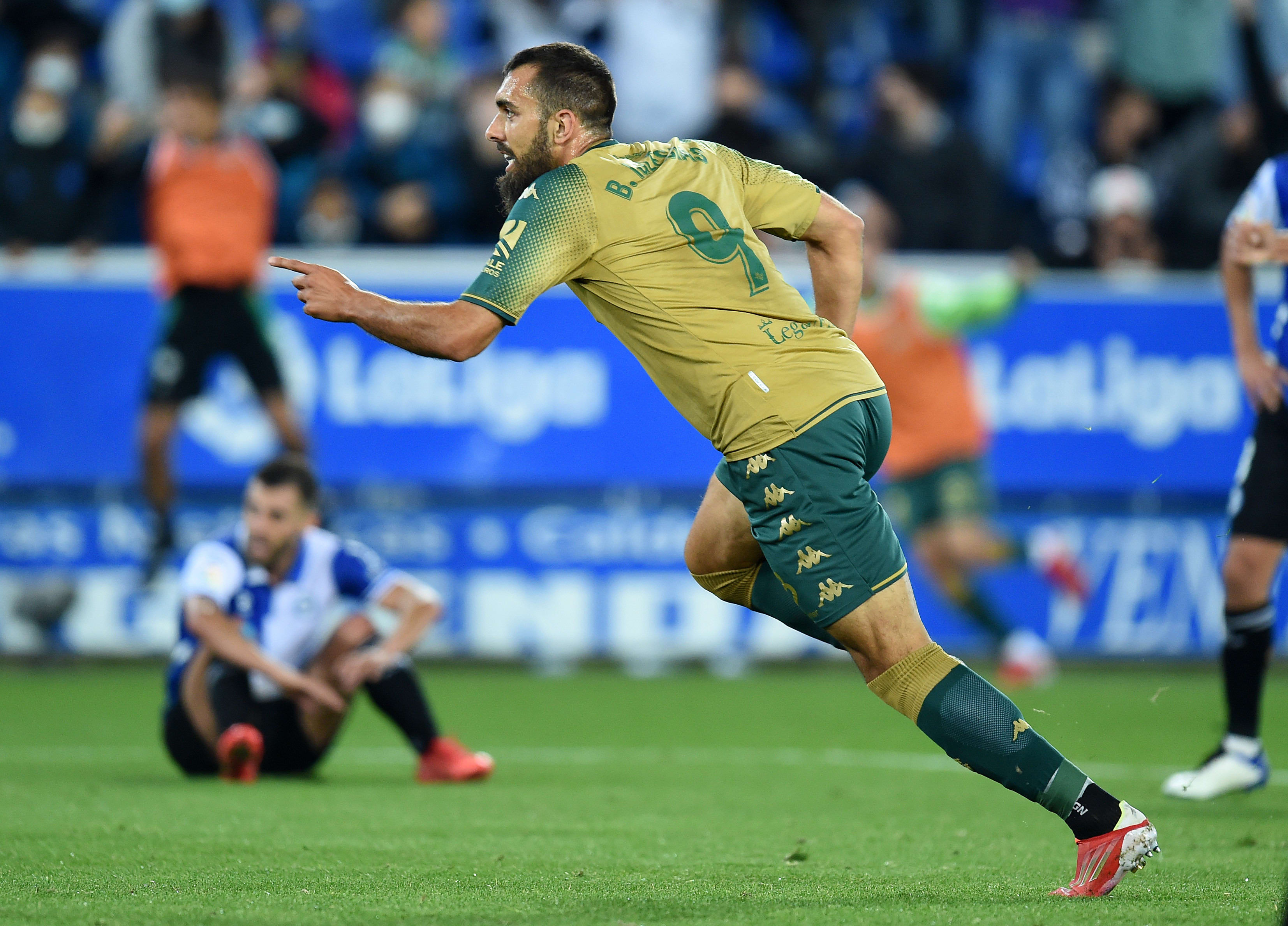 бетис vs кадис. бетис vs кадис. осасуна реал бетис. кадис бетис 9 февраля. осасуна бетис 3:2.