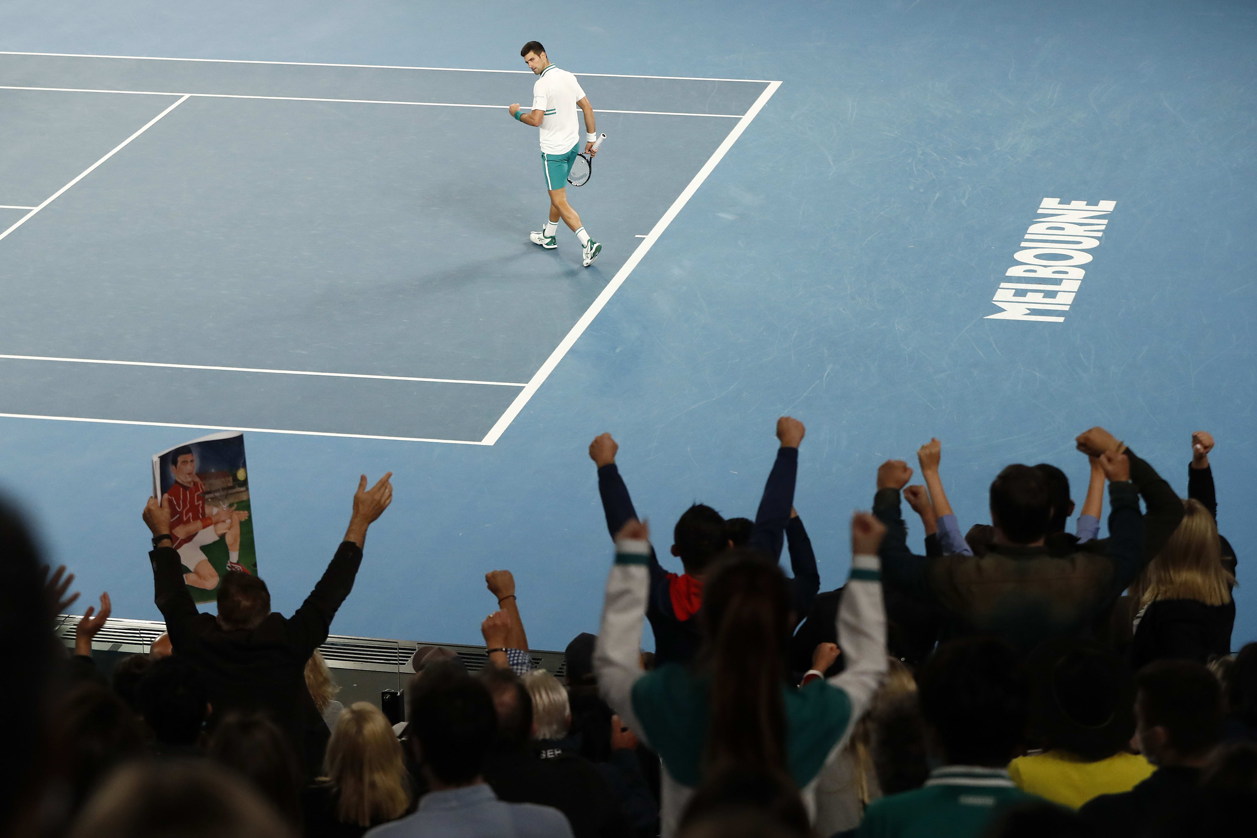 נובאק דג'וקוביץ' מול אוהדי טניס באליפות אוסטרליה
