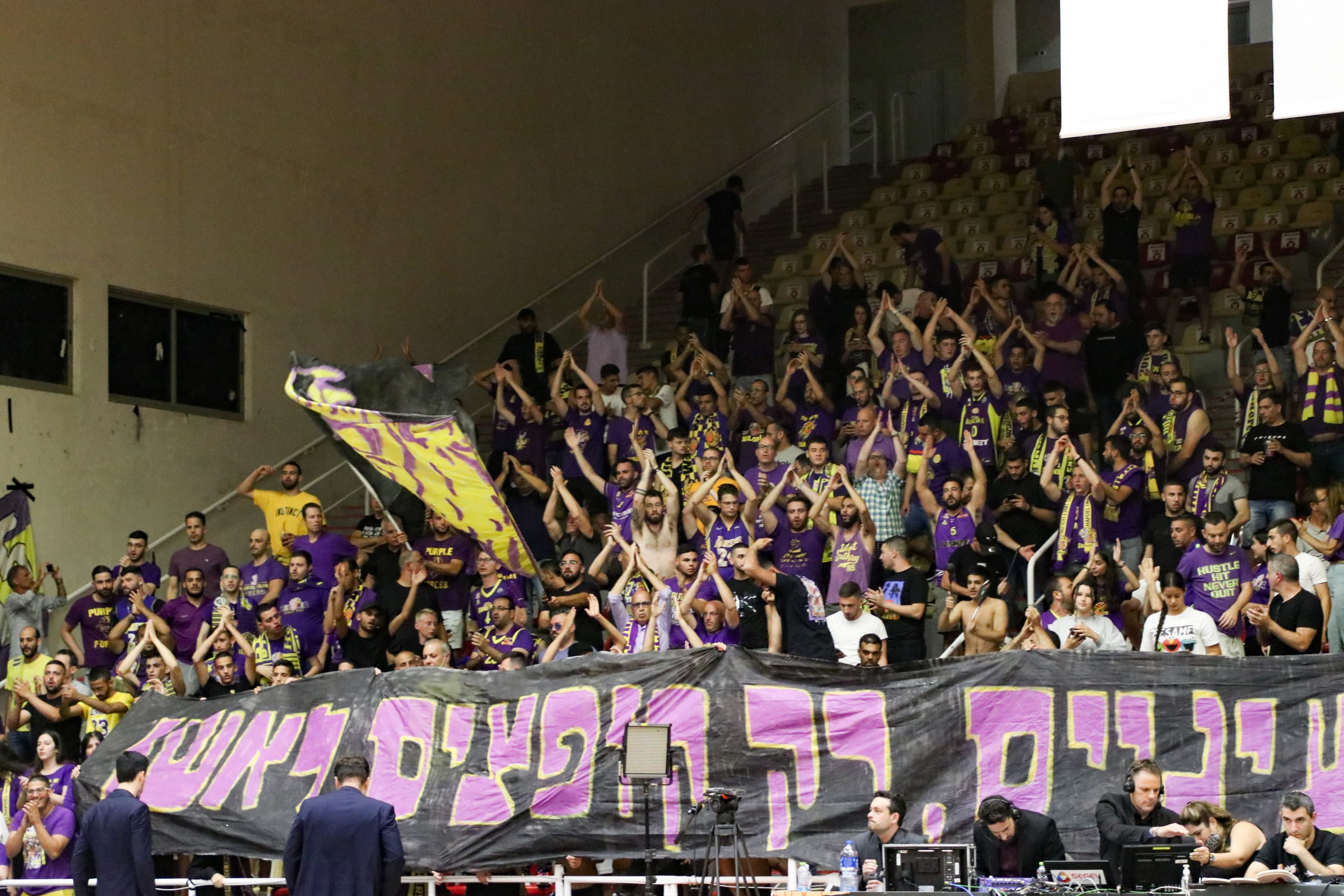 אוהדי הפועל חולון בגן נר