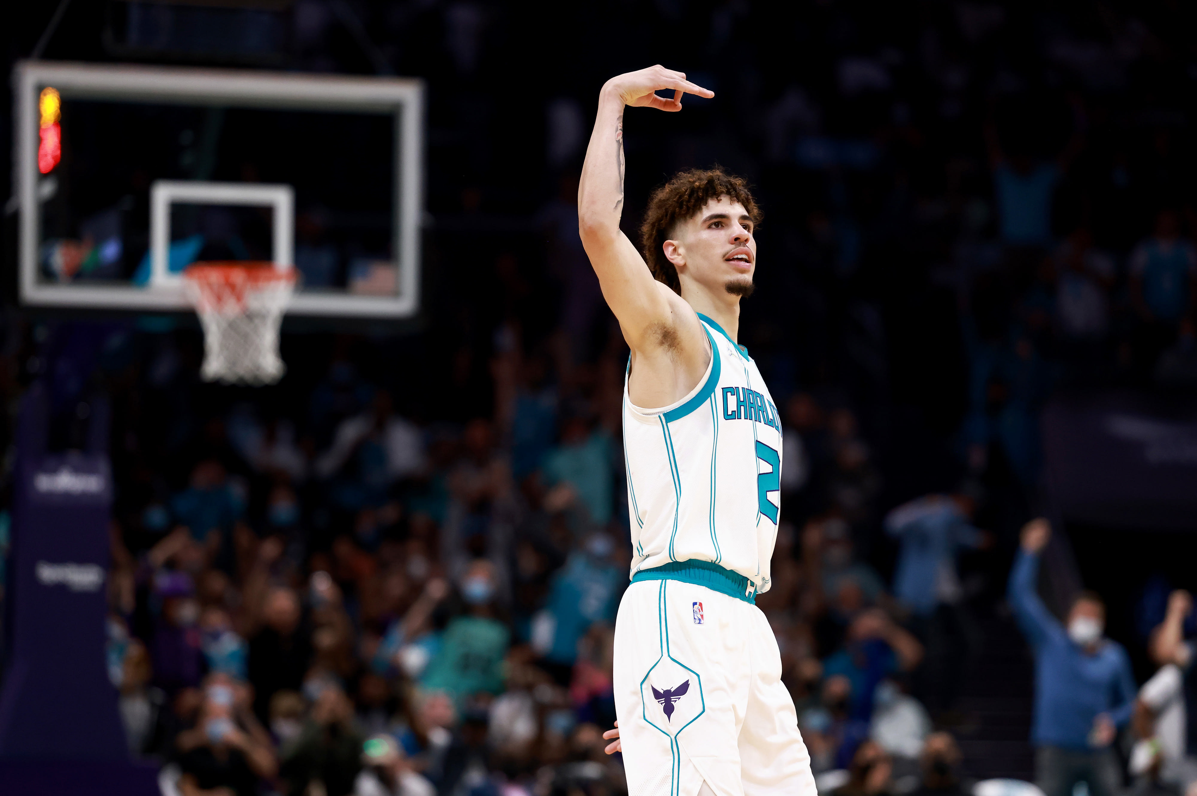 4 мяча забитые. ЛАМЕЛО бол баскетболист. Lamello Ball Charlotte Hornets. ЛАМЕЛО Болл игроки Шарлотт Хорнетс. НБА – Шарлотт Хорнетс.