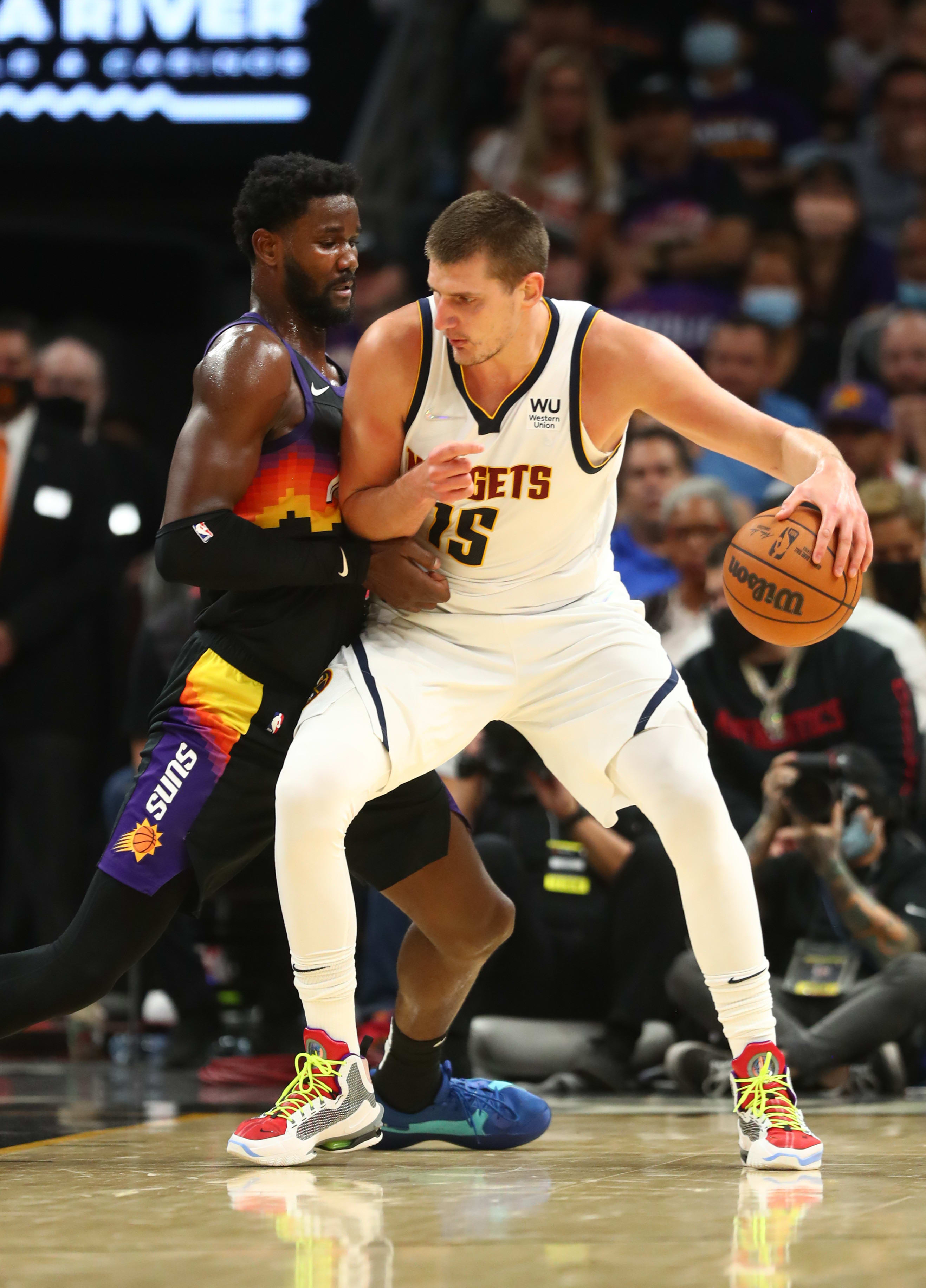 שחקן דנבר נאגטס ניקולה יוקיץ' מול שחקן פיניקס סאנס דיאנדרה אייטון