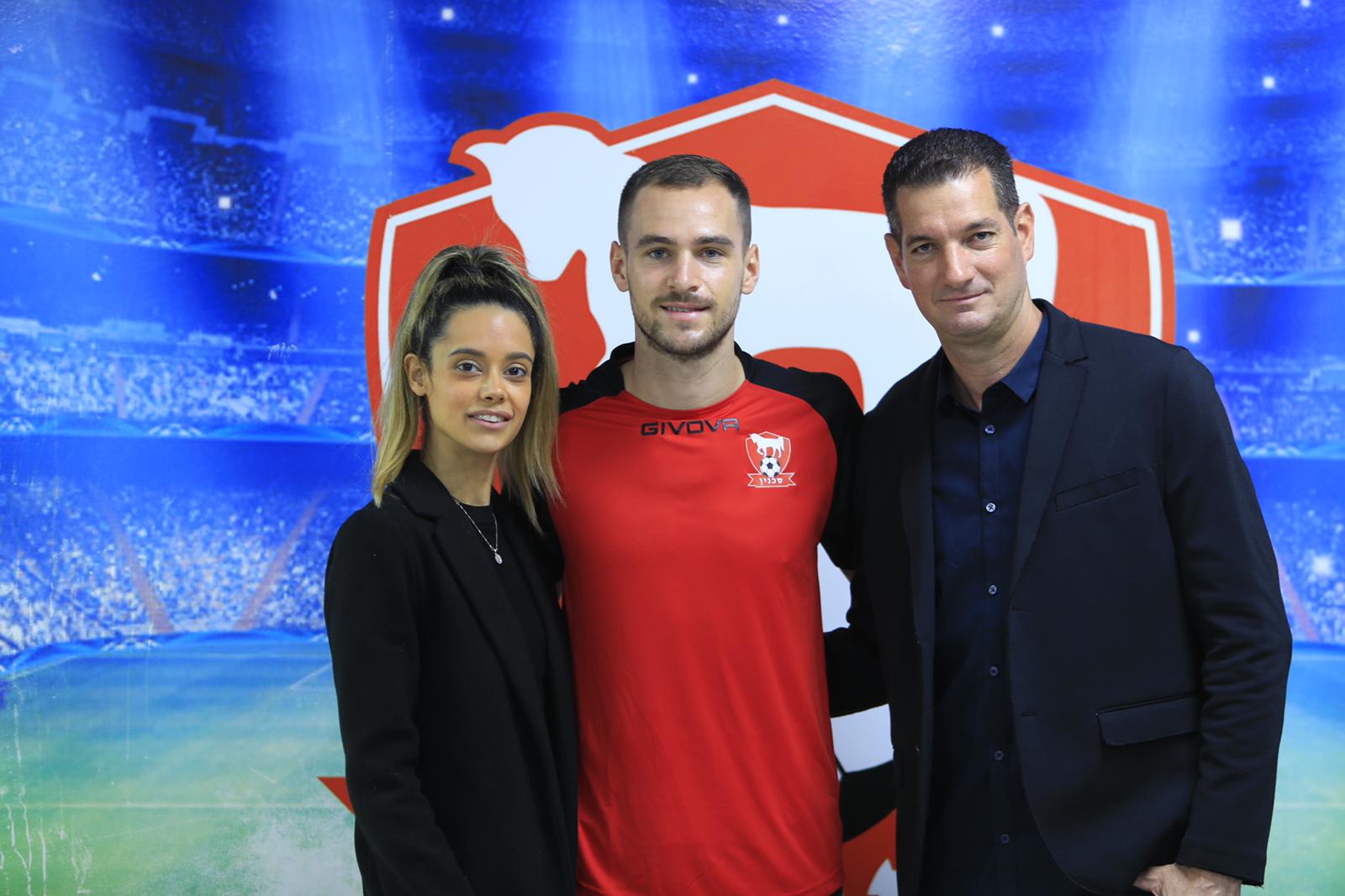 ניצן פלד בהחתמה של לוקאס שפנדלהופר בבני סכנין