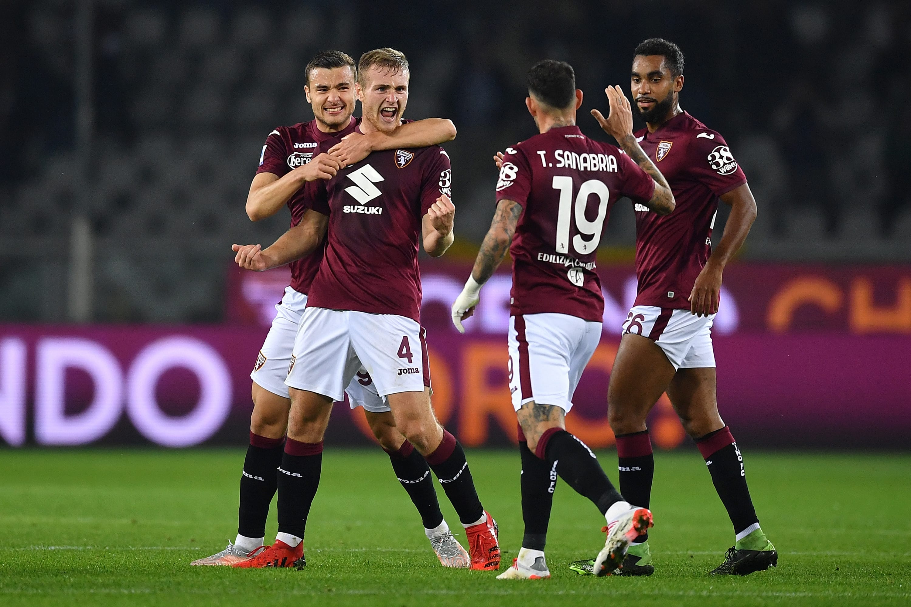 שחקן טורינו תומאסו פובגה חוגג