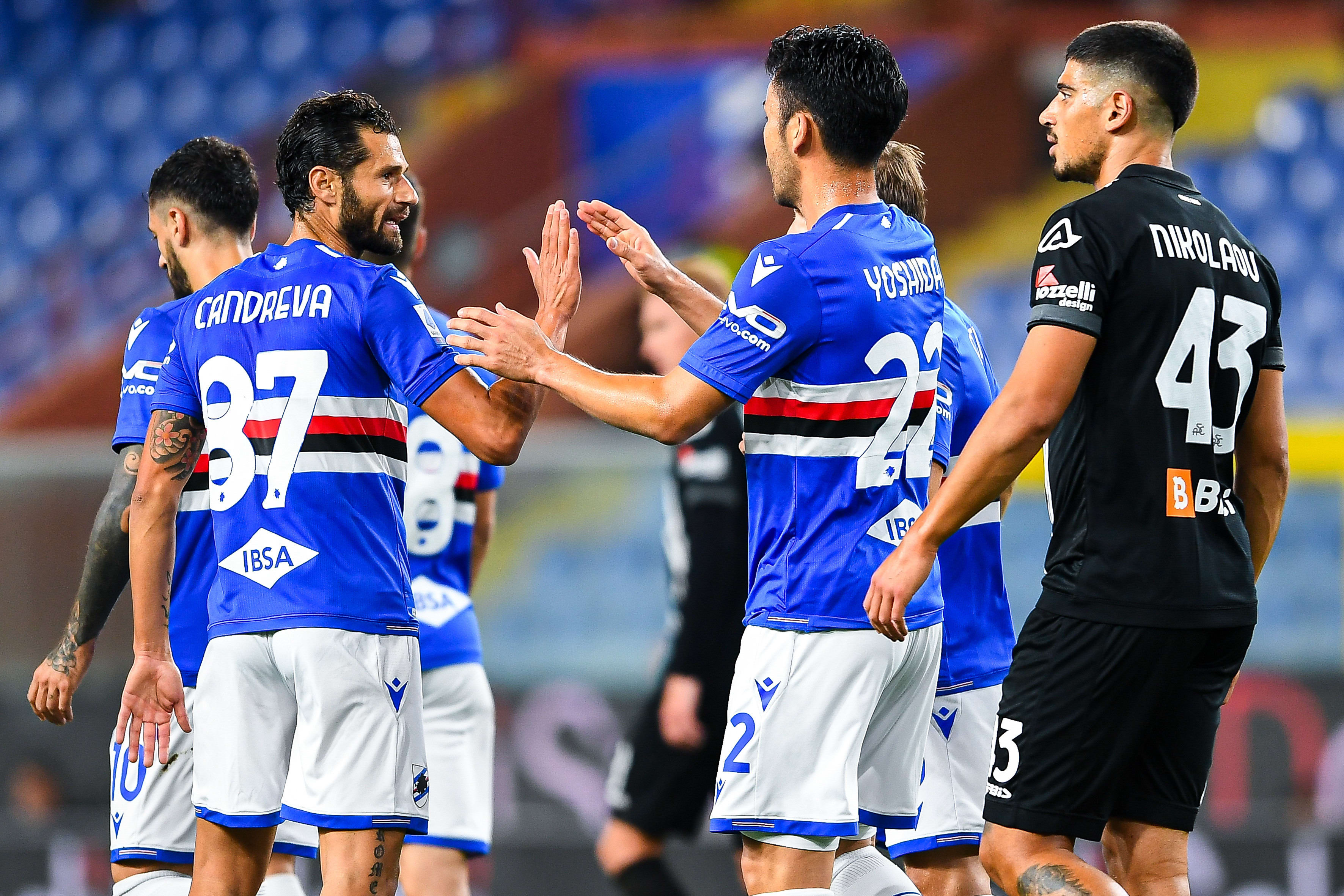 שחקני סמפדוריה אנטוניו קנדרבה, מאיה יושידה חוגגים