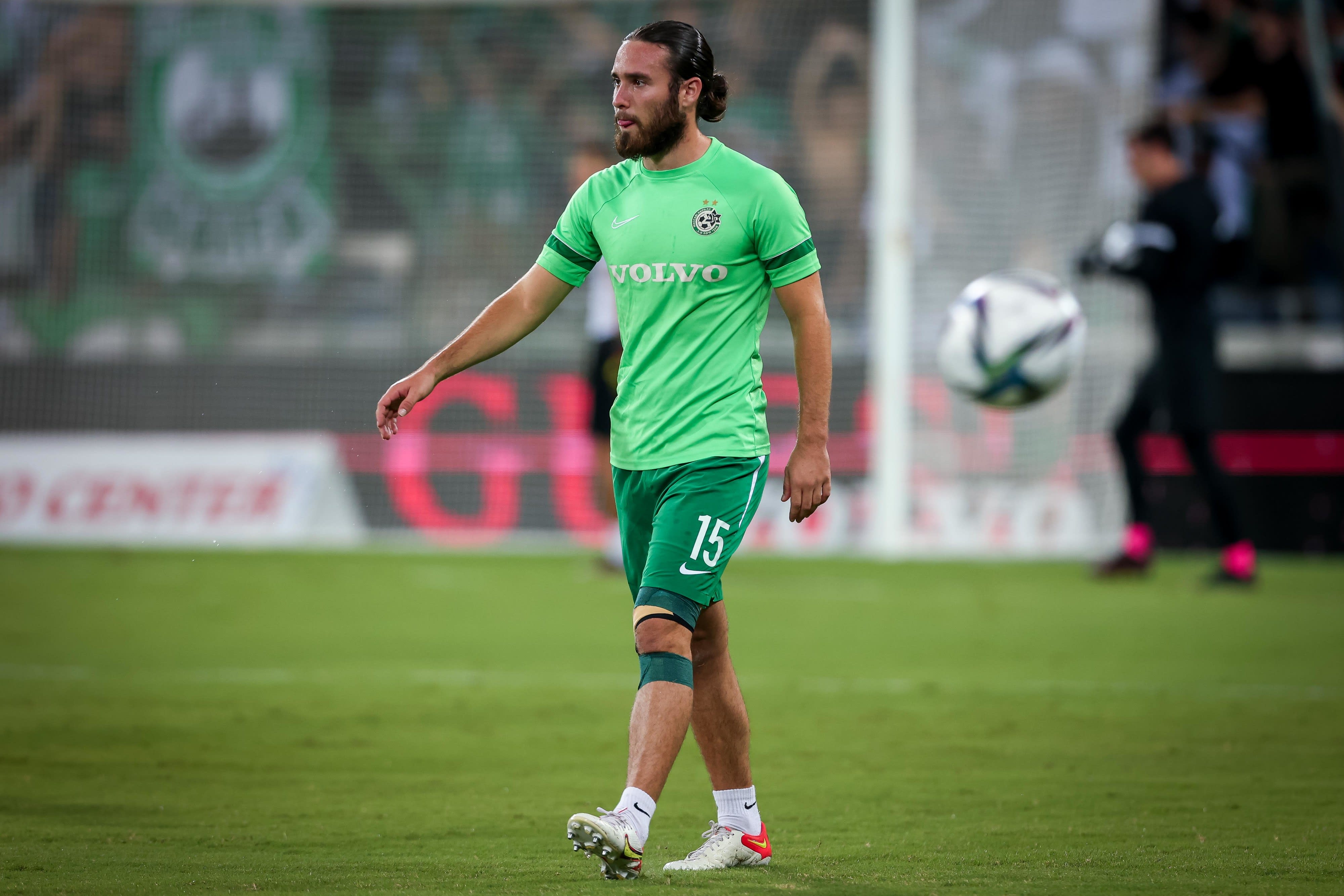 עופרי ארד שחקן מכבי חיפה בחימום