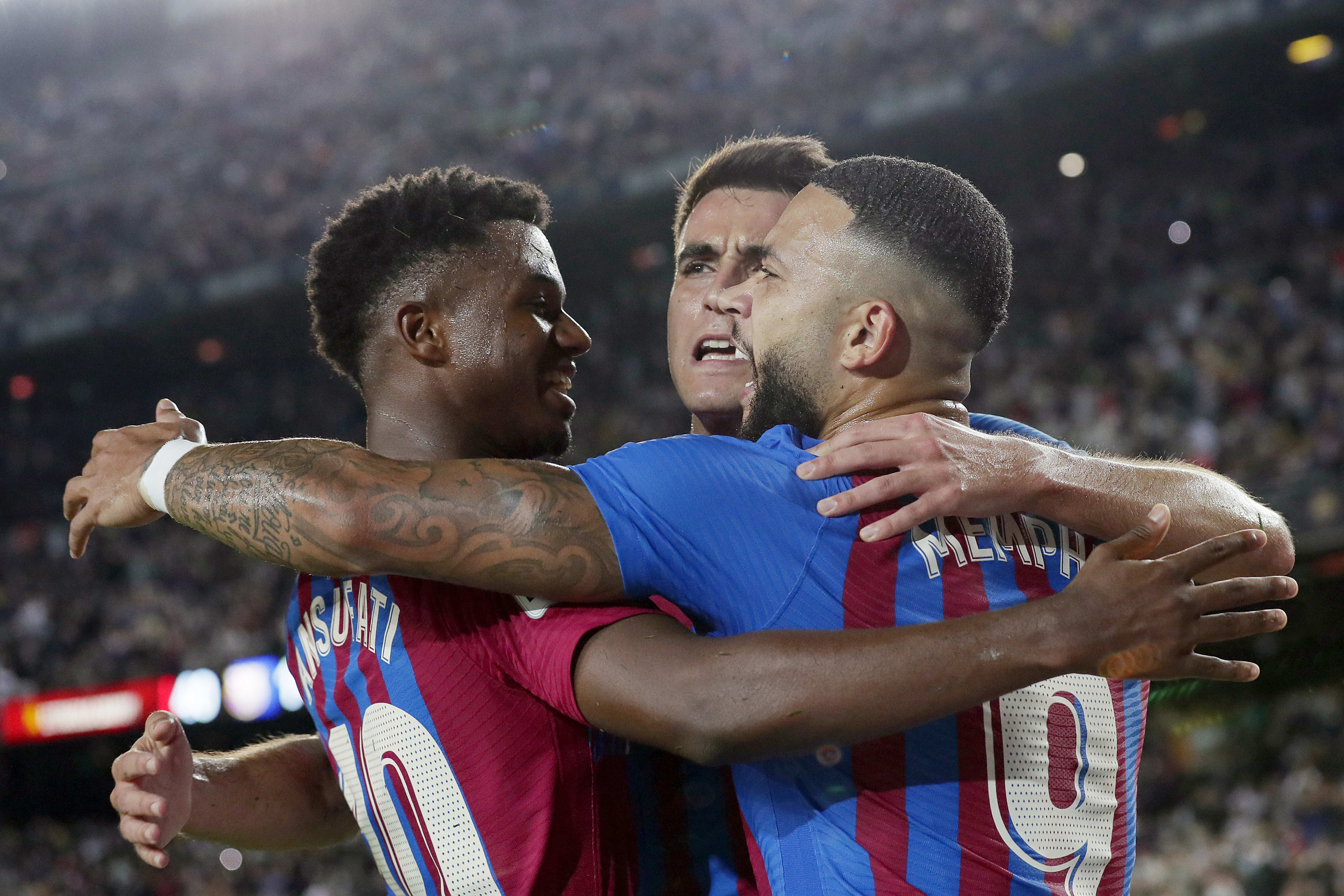 אנסו פאטי, אריק גרסיה, ממפיס דפאיי, שחקני ברצלונה חוגגים שער