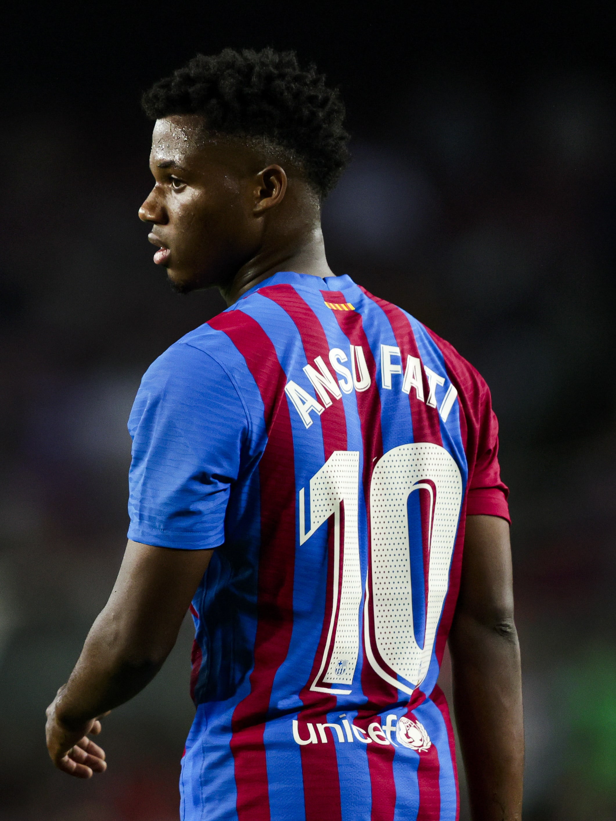 אנסו פאטי שחקן ברצלונה עם החולצה מספר 10