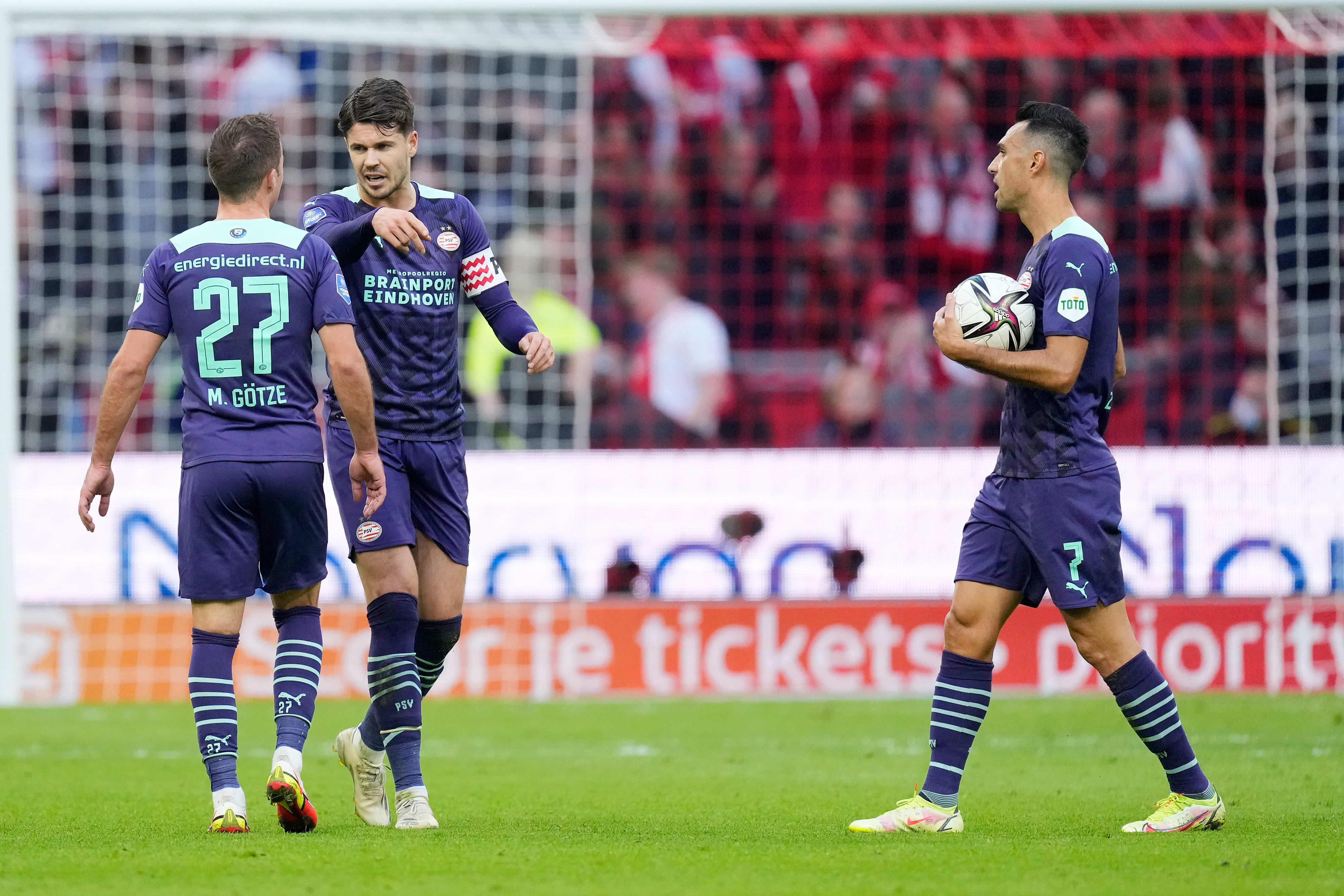 ערן זהבי שחקן פ.ס.וו איינדהובן עם מריו גצה, מרקו ואן חינקל