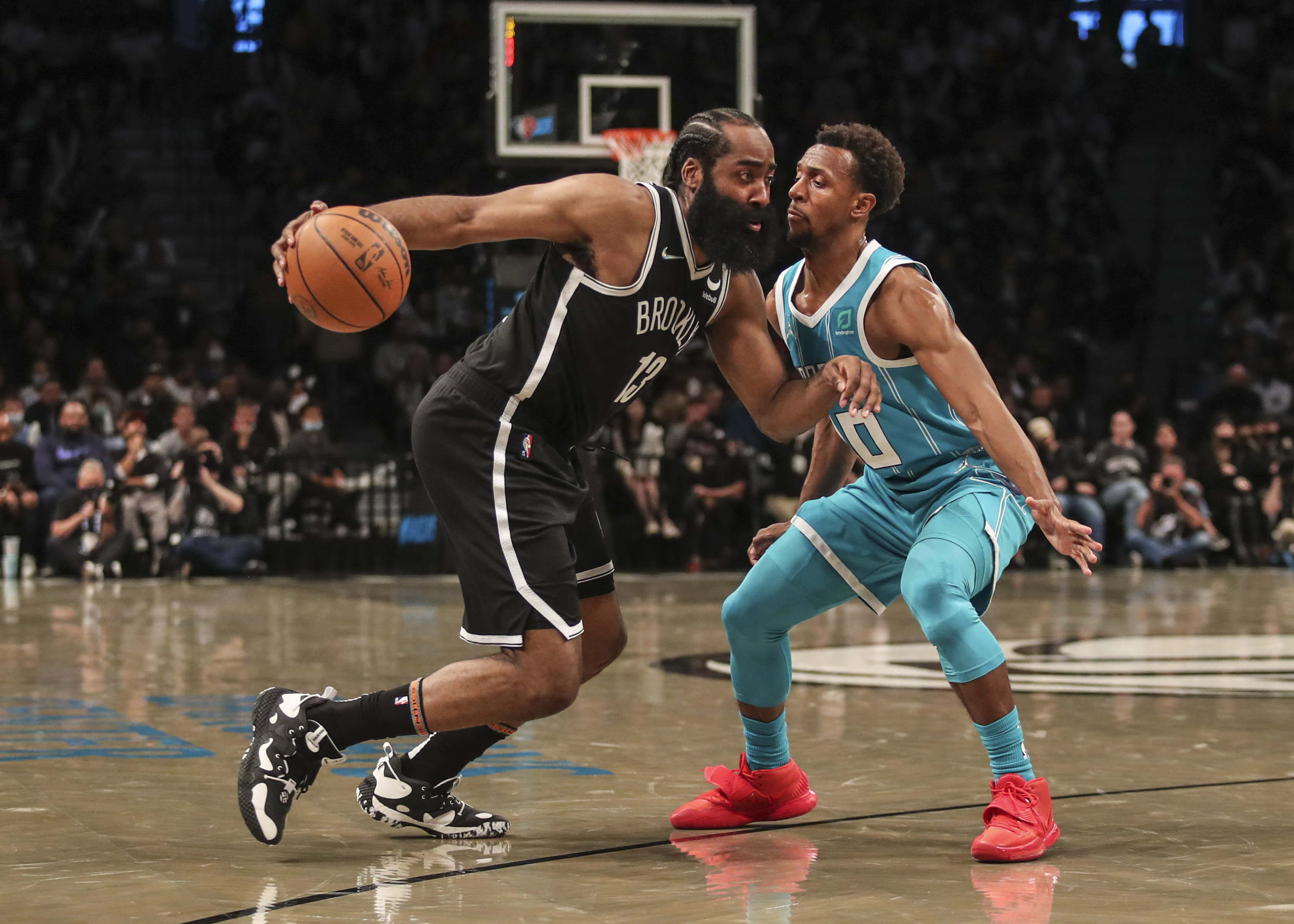 ג'יימס הארדן ברוקלין נטס מול איש סמית שארלוט הורנטס