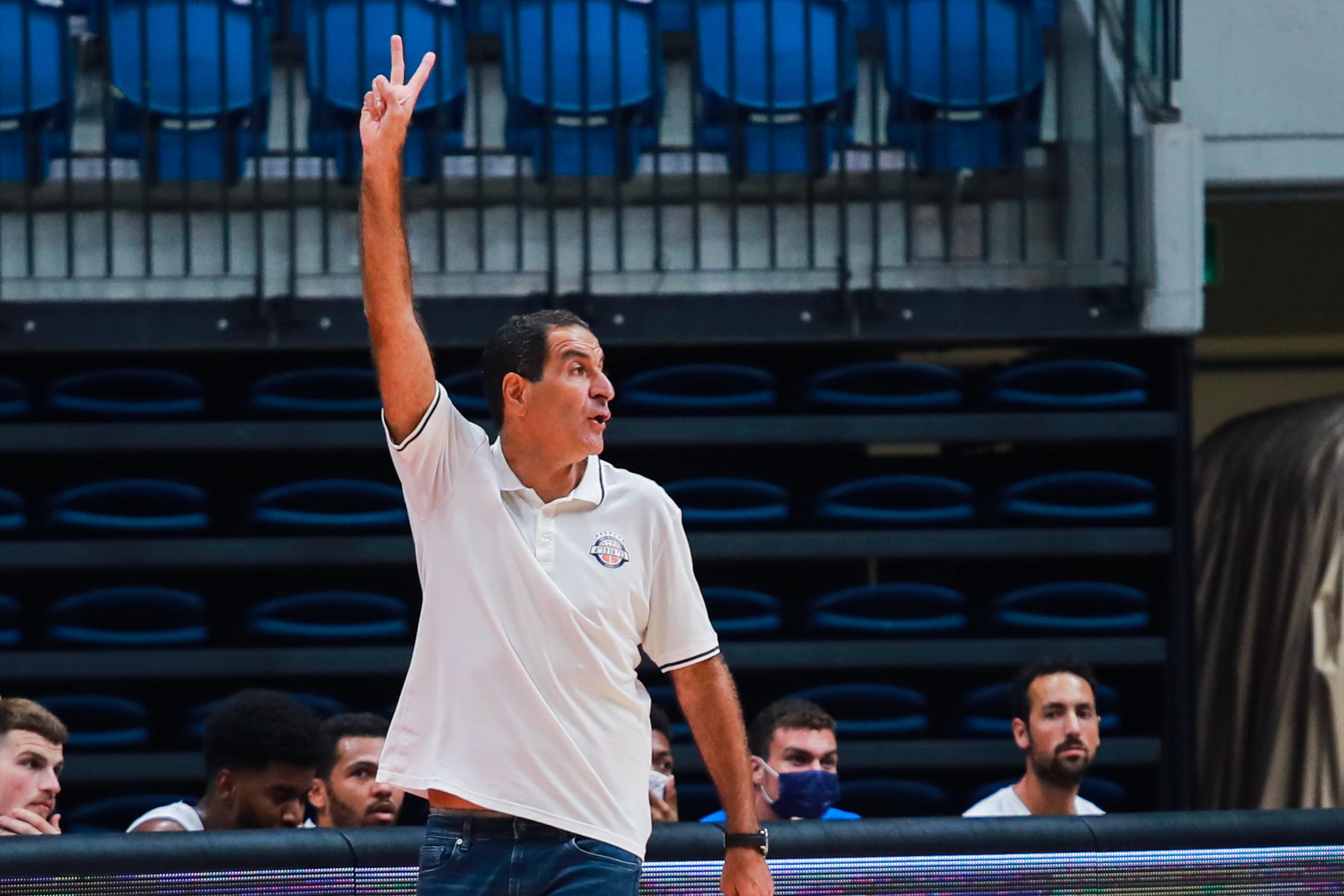 מאמן בני הרצליה אורן אהרוני