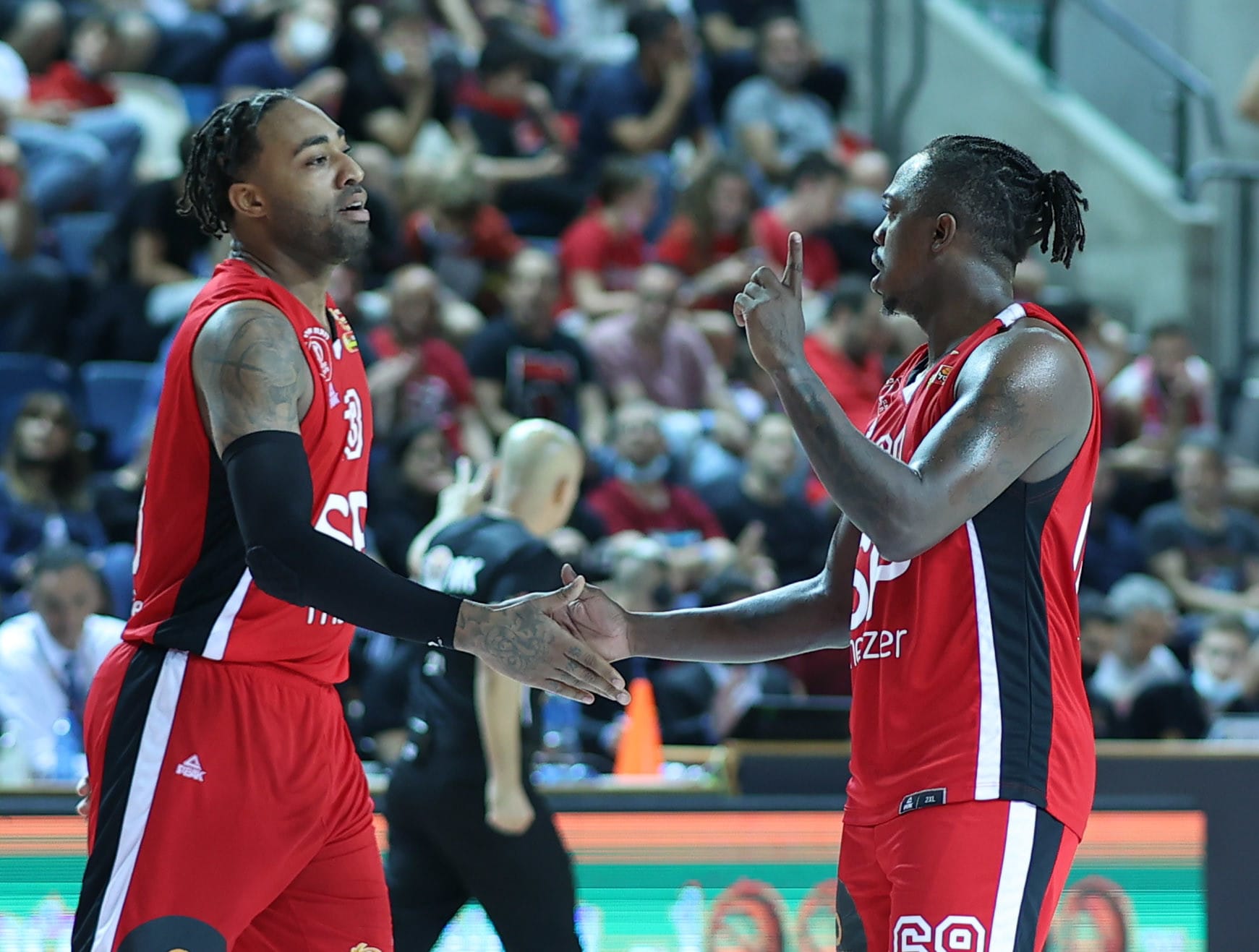 ג'ייקובן בראון, ג'יימס יאנג, הפועל תל אביב