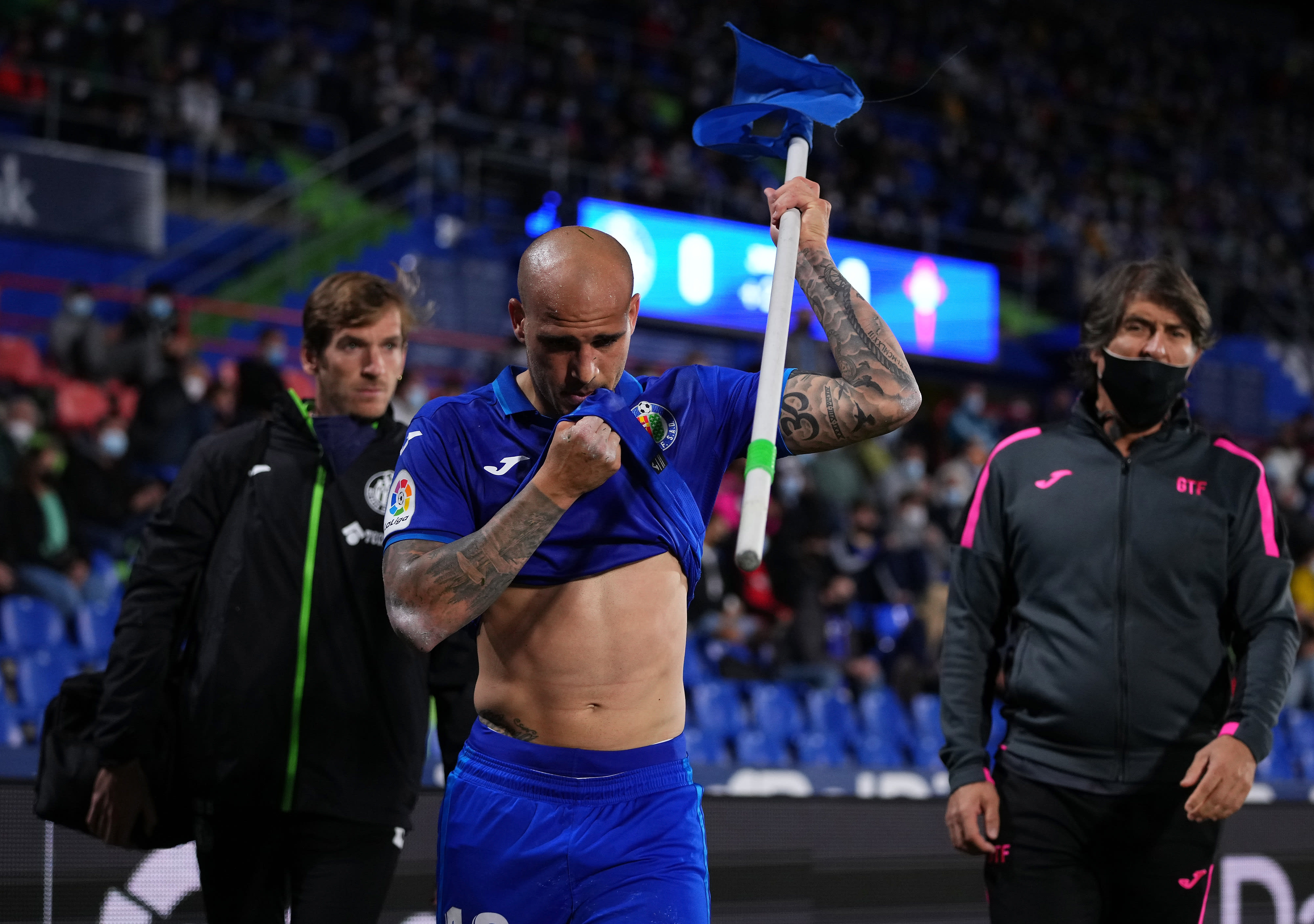 סנדרו ראמירס שחקן חטאפה לאחר שנפצע